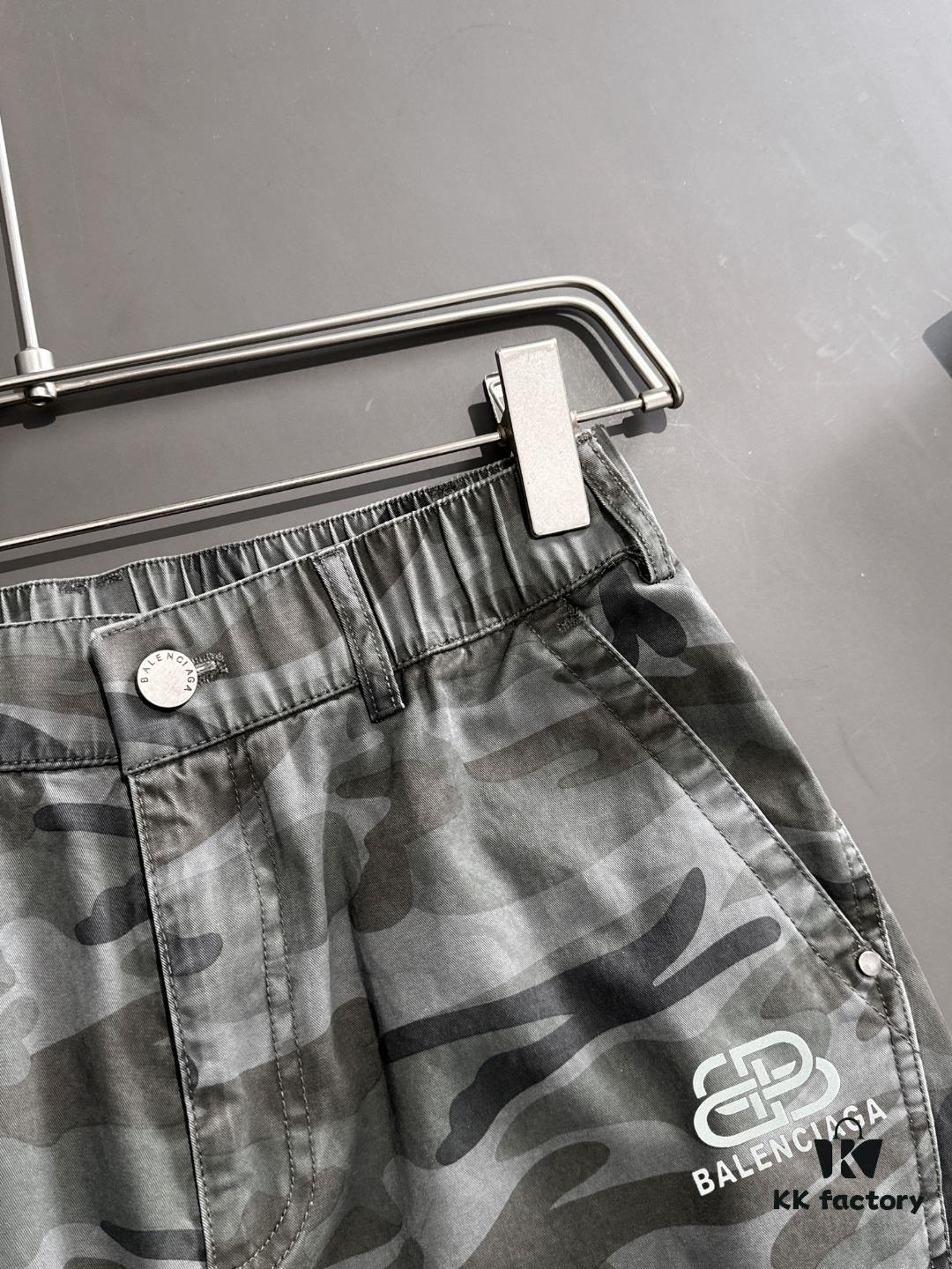 Balenciaga 2025 Spring/Summer New Elastic Waist Casual Pants, Lightweight Custom Counter Fabric, Highly Breathable and Comfortable, Exquisitely Designed with Brand Elements Reflecting High Quality, Soft and Smooth Texture, Featuring a Relaxed Cut with Excellent Fit