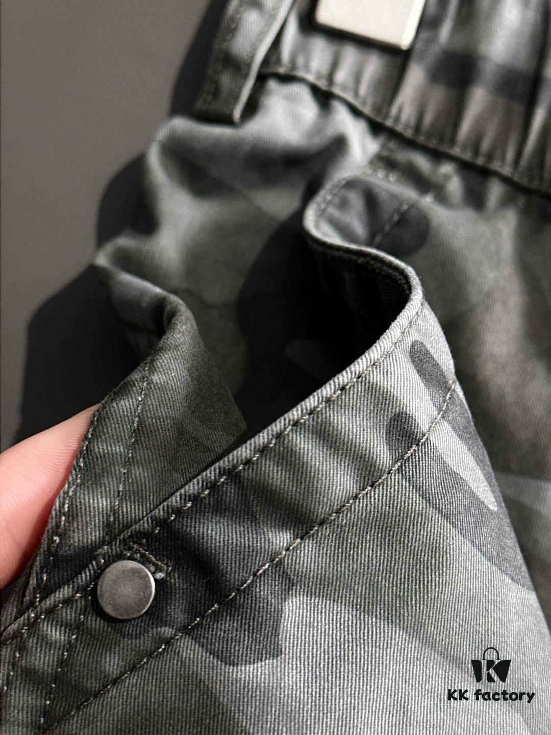 Balenciaga 2025 Spring/Summer New Elastic Waist Casual Pants, Lightweight Custom Counter Fabric, Highly Breathable and Comfortable, Exquisitely Designed with Brand Elements Reflecting High Quality, Soft and Smooth Texture, Featuring a Relaxed Cut with Excellent Fit