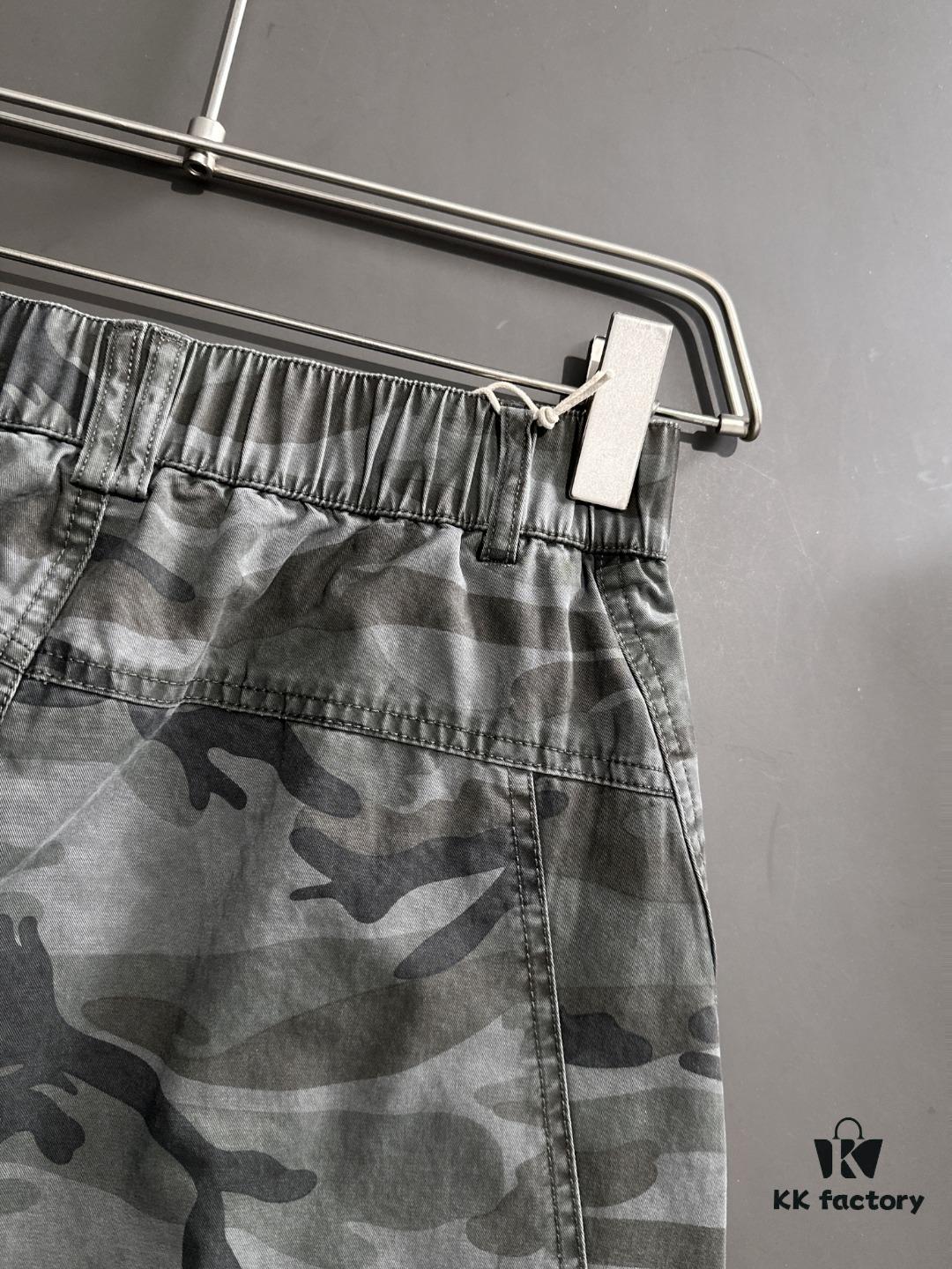 Balenciaga 2025 Spring/Summer New Elastic Waist Casual Pants, Lightweight Custom Counter Fabric, Highly Breathable and Comfortable, Exquisitely Designed with Brand Elements Reflecting High Quality, Soft and Smooth Texture, Featuring a Relaxed Cut with Excellent Fit