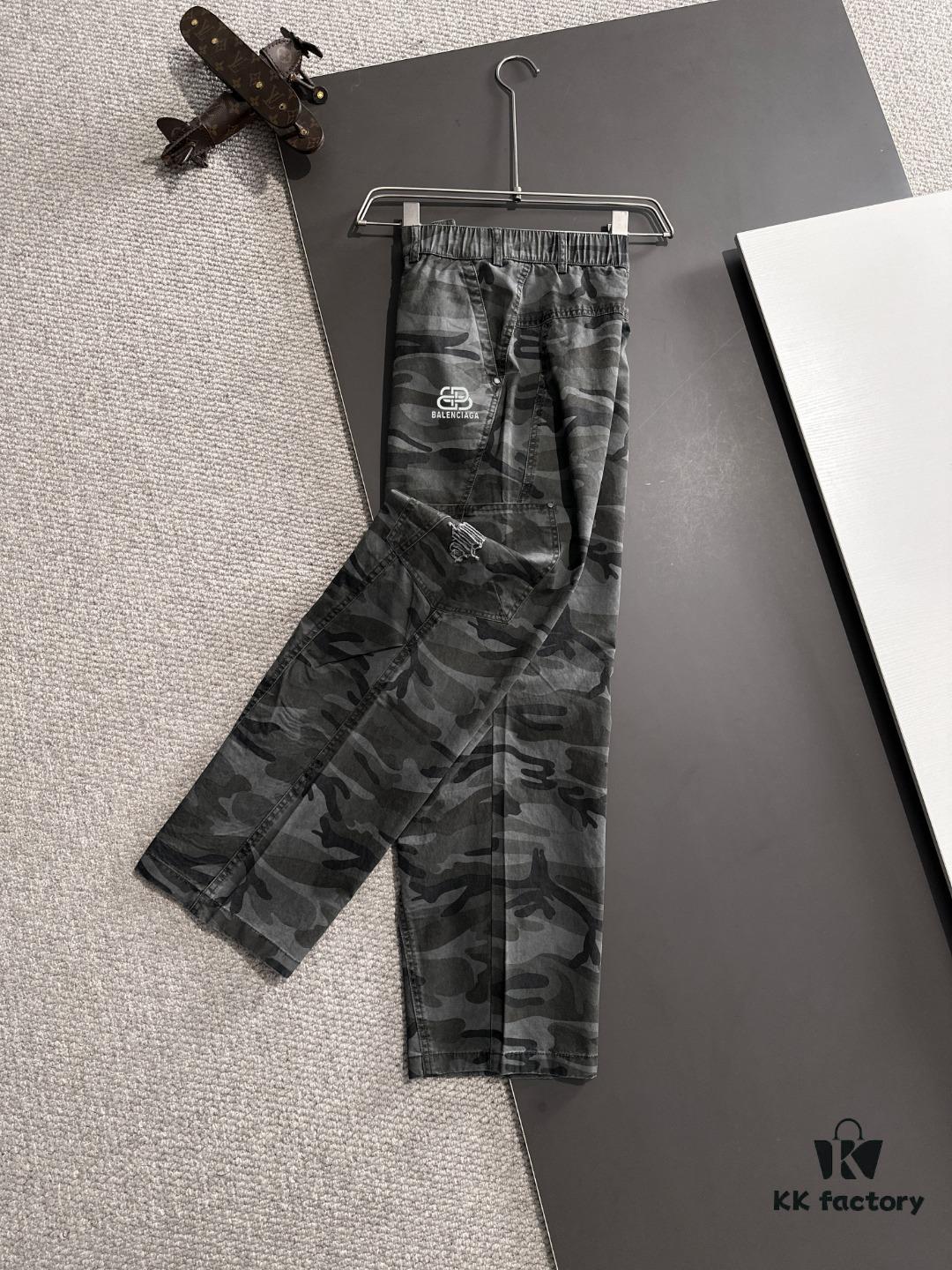 Balenciaga 2025 Spring/Summer New Elastic Waist Casual Pants, Lightweight Custom Counter Fabric, Highly Breathable and Comfortable, Exquisitely Designed with Brand Elements Reflecting High Quality, Soft and Smooth Texture, Featuring a Relaxed Cut with Excellent Fit