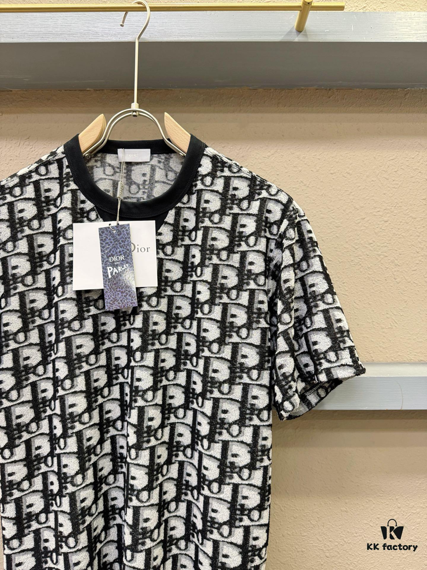 Dior 2025 Spring/Summer New Arrival Classic Round Neck Short Sleeve T-Shirt, Fashionable and Versatile Design with Exquisite Craftsmanship, Premium Materials, Complete Three Labels, Essential Wardrobe Piece for Stylish Men