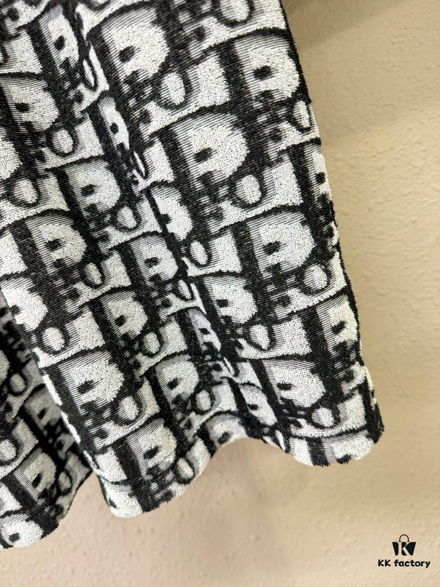 Dior 2025 Spring/Summer New Arrival Classic Round Neck Short Sleeve T-Shirt, Fashionable and Versatile Design with Exquisite Craftsmanship, Premium Materials, Complete Three Labels, Essential Wardrobe Piece for Stylish Men