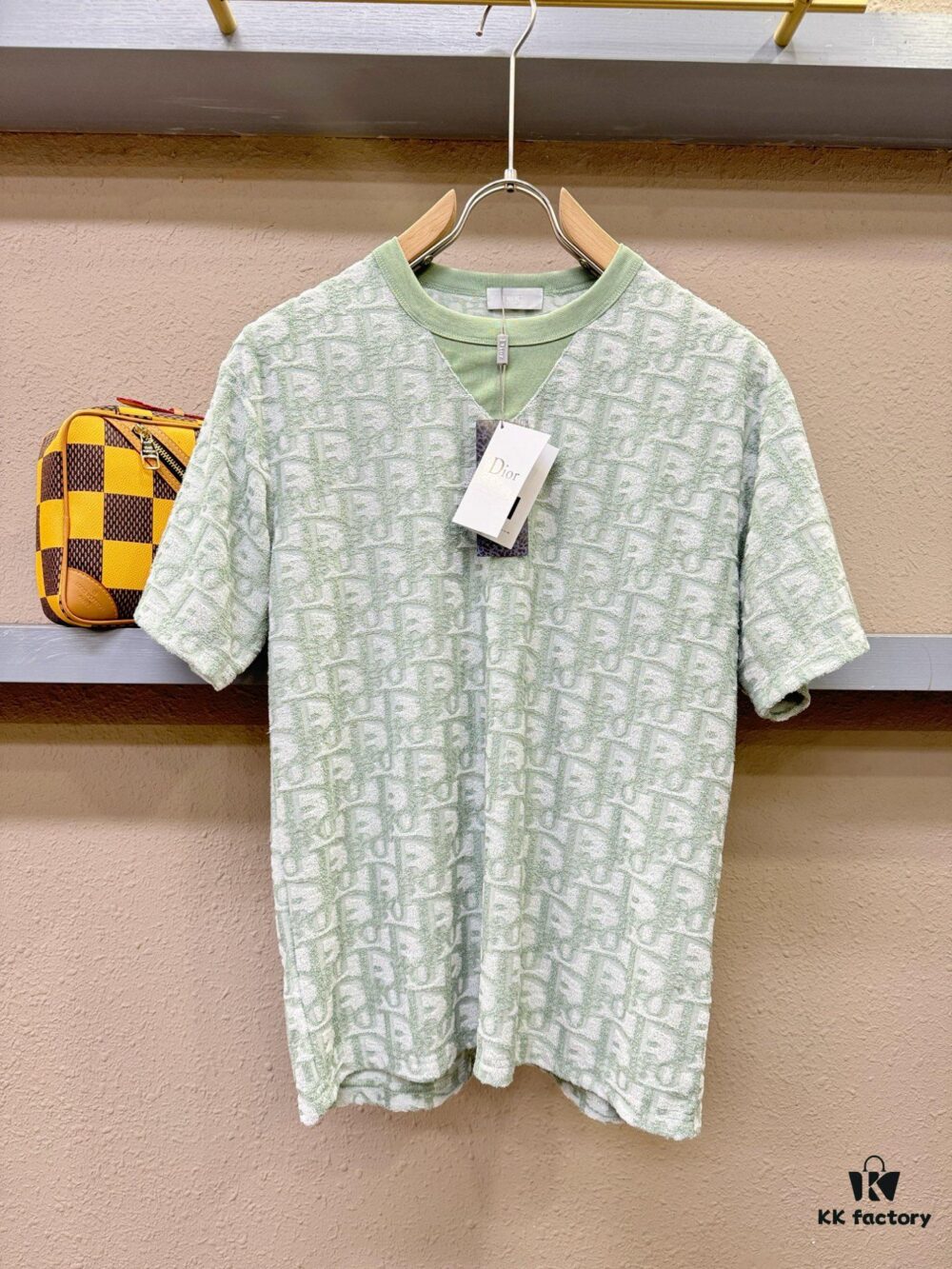 Dior 2025 Spring/Summer New Classic Round Neck Short Sleeve T-Shirt, Fashionable and Versatile Design with Exquisite Craftsmanship, Premium Fabric from Official Retail, Complete Set of Three Labels, Essential Style for the Modern Trendsetting Man