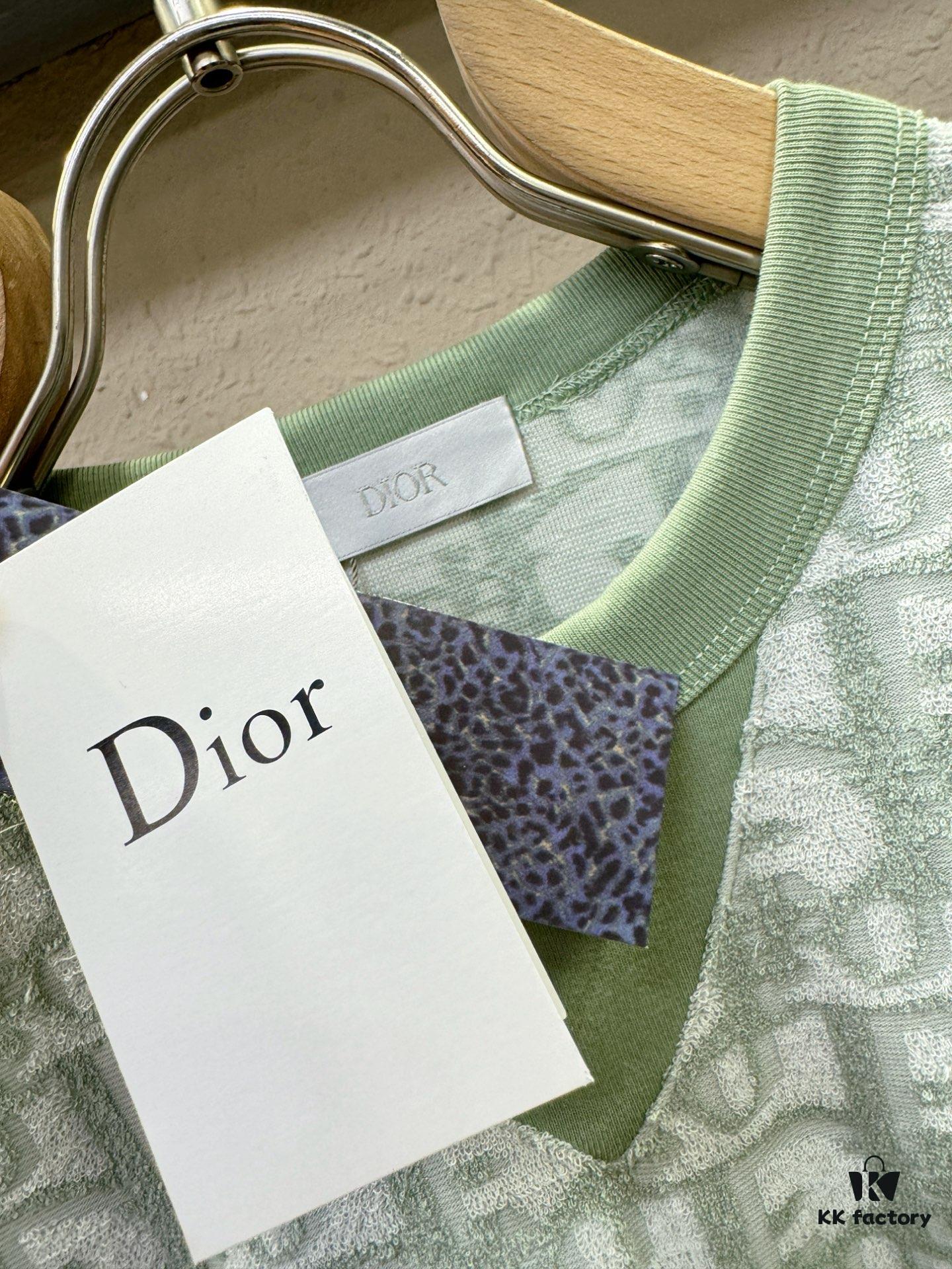 Dior 2025 Spring/Summer New Classic Round Neck Short Sleeve T-Shirt, Fashionable and Versatile Design with Exquisite Craftsmanship, Premium Fabric from Official Retail, Complete Set of Three Labels, Essential Style for the Modern Trendsetting Man