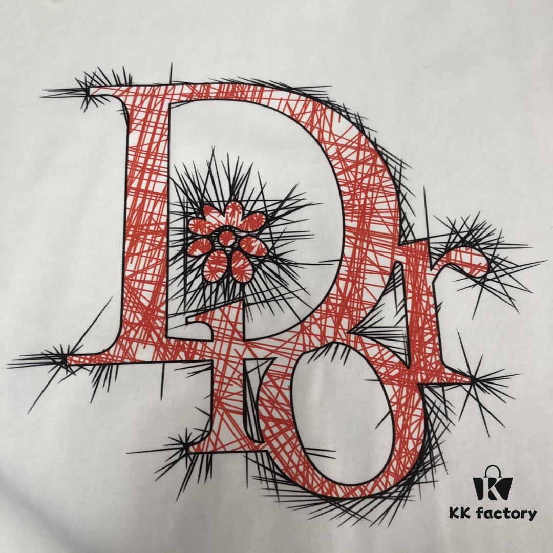 DIOR 25SS Summer New Arrival Round Neck Short-Sleeve T-Shirt! 270g Heavyweight Premium Cotton Fabric with Perfect Texture and Feel, Slim Tailoring Design for a Clean and Sharp Look. Stylish and Handsome with Exquisite Stitching and Superb Silhouette. Excellent Breathability Makes It Easy to Wear for Any Age Group – A Must-Have Wardrobe Essential for Men.