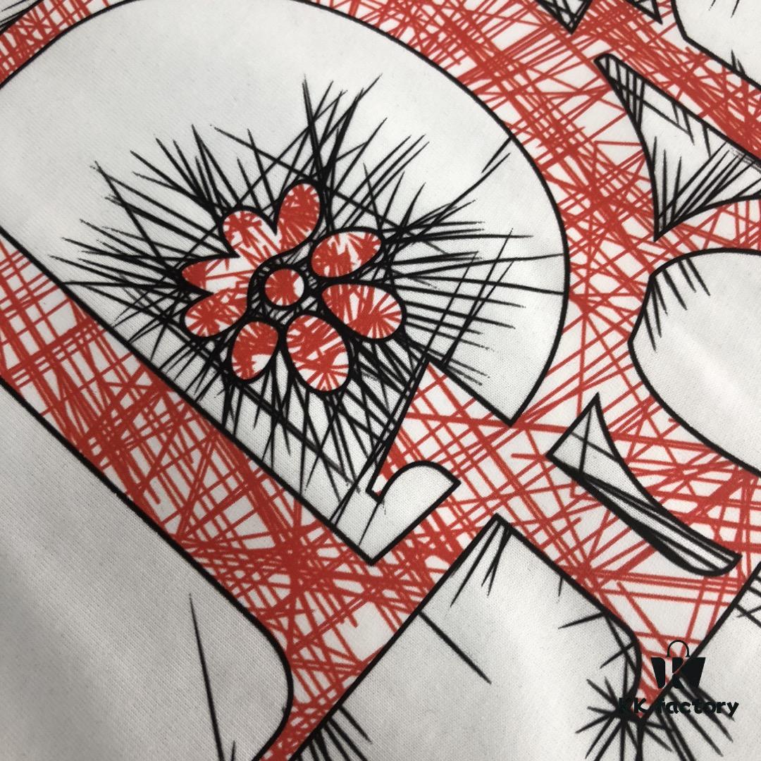 DIOR 25SS Summer New Arrival Round Neck Short-Sleeve T-Shirt! 270g Heavyweight Premium Cotton Fabric with Perfect Texture and Feel, Slim Tailoring Design for a Clean and Sharp Look. Stylish and Handsome with Exquisite Stitching and Superb Silhouette. Excellent Breathability Makes It Easy to Wear for Any Age Group – A Must-Have Wardrobe Essential for Men.