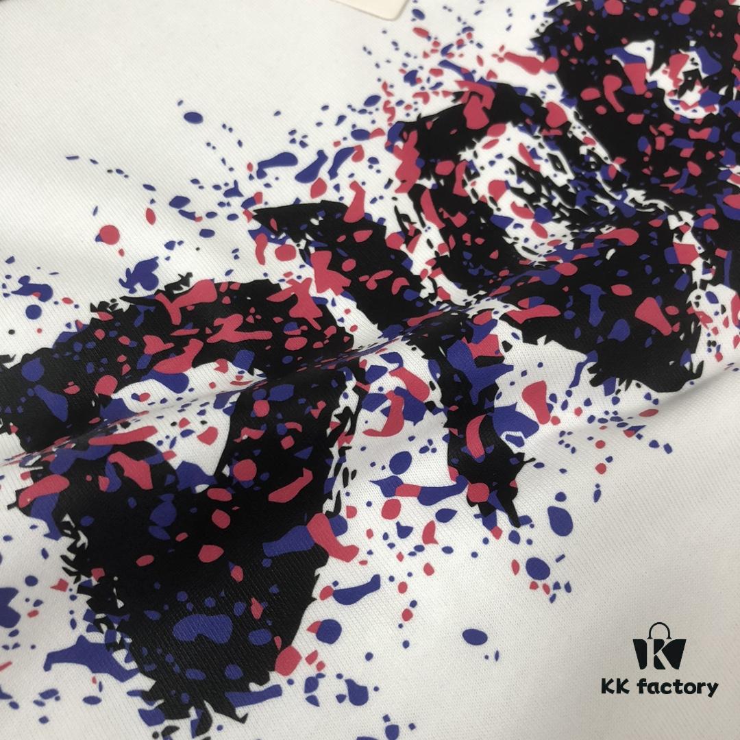 DIOR Dior 25SS Summer New Arrival Round Neck Short-Sleeve T-Shirt! 270g High-End Pure Cotton Fabric with Perfect Texture and Hand Feel! Slim Fit Tailoring Design, Clean and Sharp! Exquisite Stitching and Craftsmanship! Excellent Silhouette! Highly Breathable! Suitable for All Ages! A Must-Have Wardrobe Essential for Men.