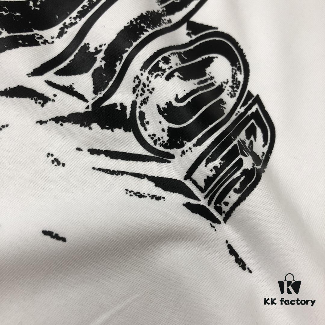 DIOR Dior 25SS Summer New Arrival Round Neck Short-Sleeve T-Shirt! 270g Heavyweight Premium Cotton Fabric, Exquisite Hand Feel and Texture! Slim Fit Tailoring with Clean Lines! Stylish and Attractive! Superb Stitching Craftsmanship! Excellent Silhouette! Highly Breathable! Effortlessly Suitable for All Age Groups! A Must-Have Wardrobe Essential for Men!