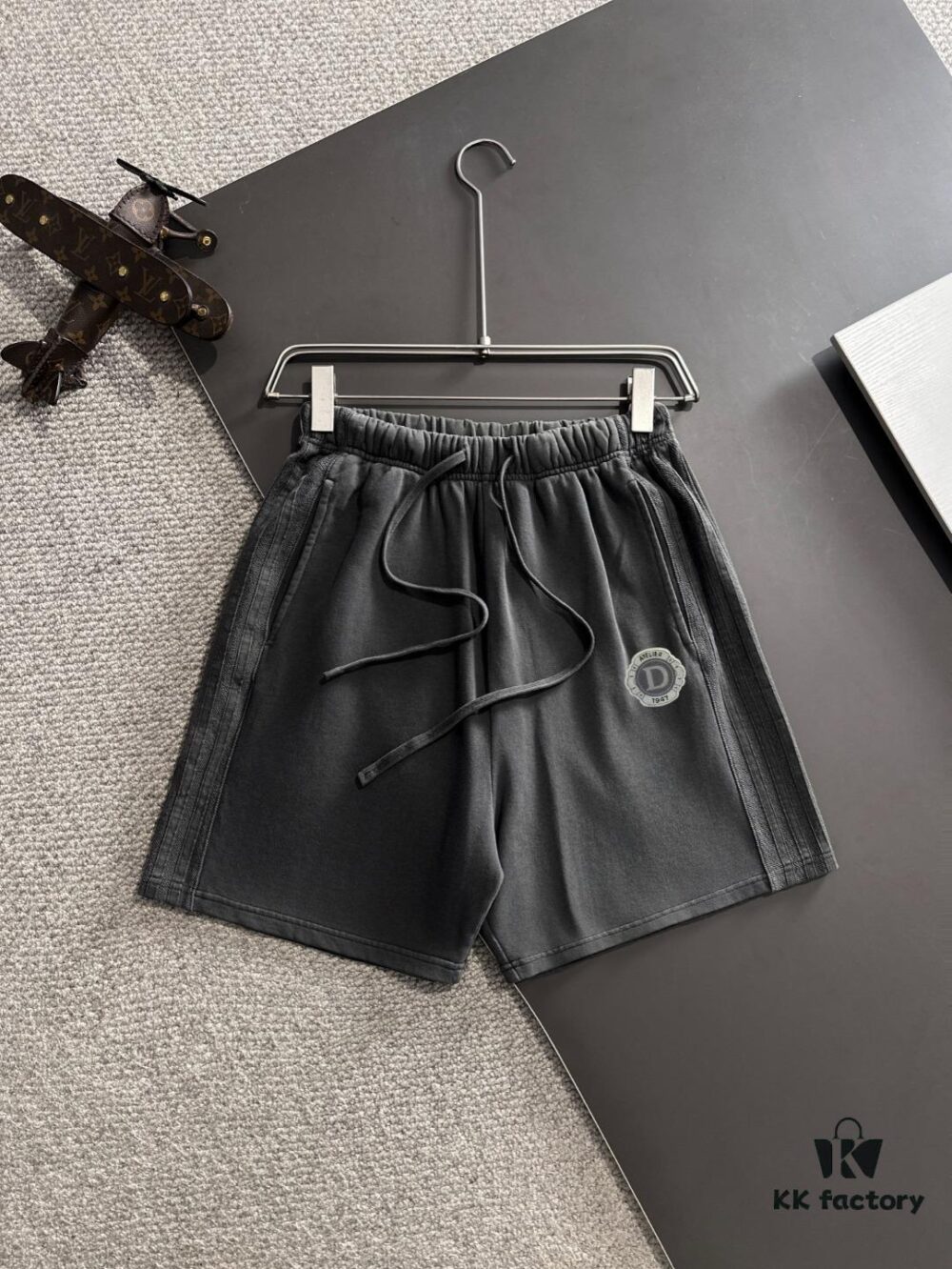 Dior 2025 Spring/Summer New Arrival High-End Elastic Waist Casual Solid Loose Shorts