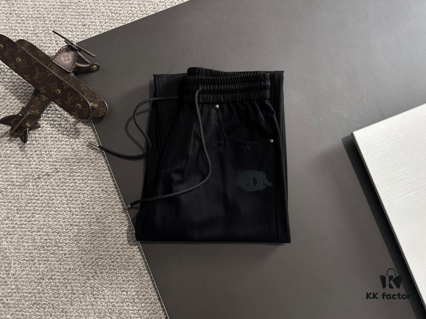 Dior 2025 Spring/Summer New Arrival Elastic Waist Casual Pants, Lightweight Custom Counter Fabric, Highly Breathable and Comfortable, Exquisite Details, Brand-Inspired Design Concept Reflecting High Quality, Soft and Smooth Touch