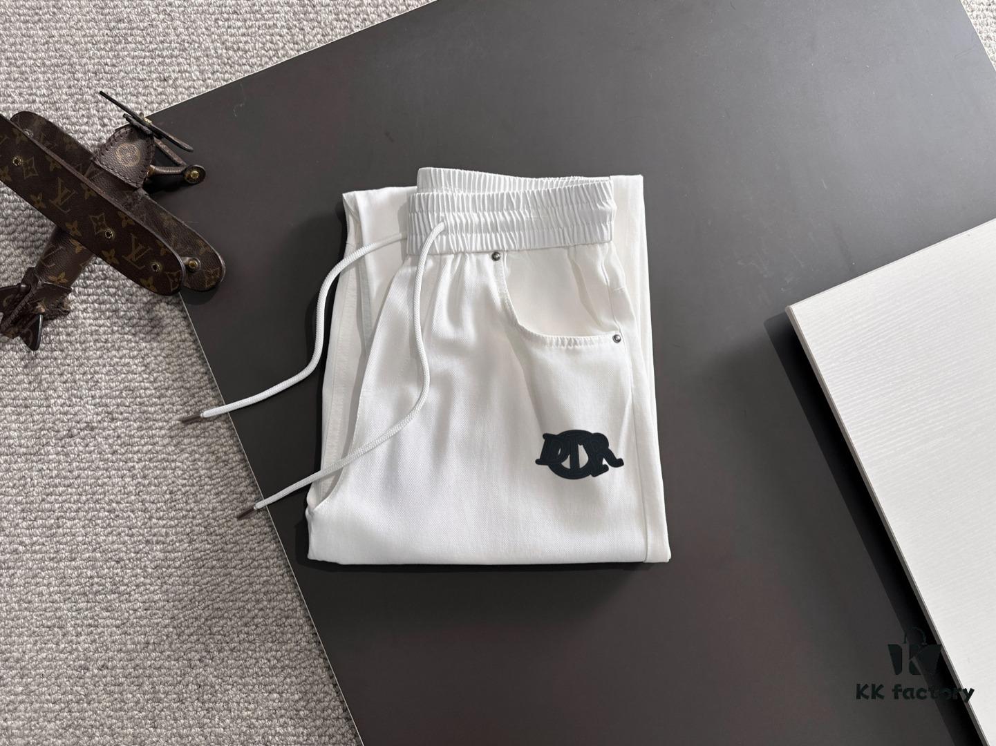 Dior 2025 Spring/Summer New Elastic Waist Casual Pants, Lightweight Custom Counter Fabric, Breathable and Comfortable, Exquisite Details, Brand Design Concept, High Quality, Soft and Smooth Touch