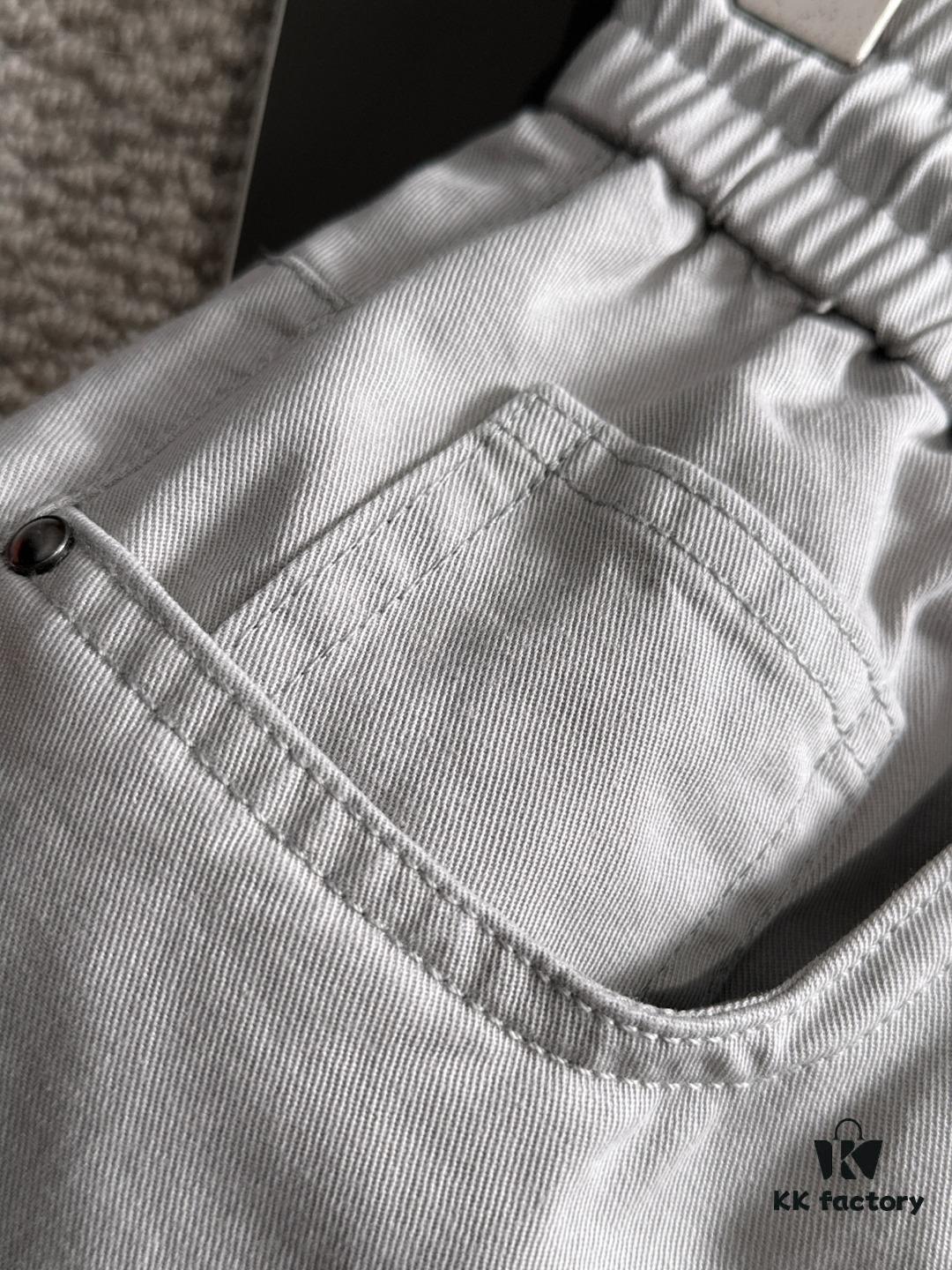 Dior 2025 Spring/Summer New Arrival Elastic Waist Casual Pants, Lightweight Custom Counter Fabric, Highly Breathable and Comfortable, Exquisitely Designed with Brand Elements Reflecting High Quality, Soft and Smooth to the Touch, Featuring a Relaxed Cut with Excellent Fit