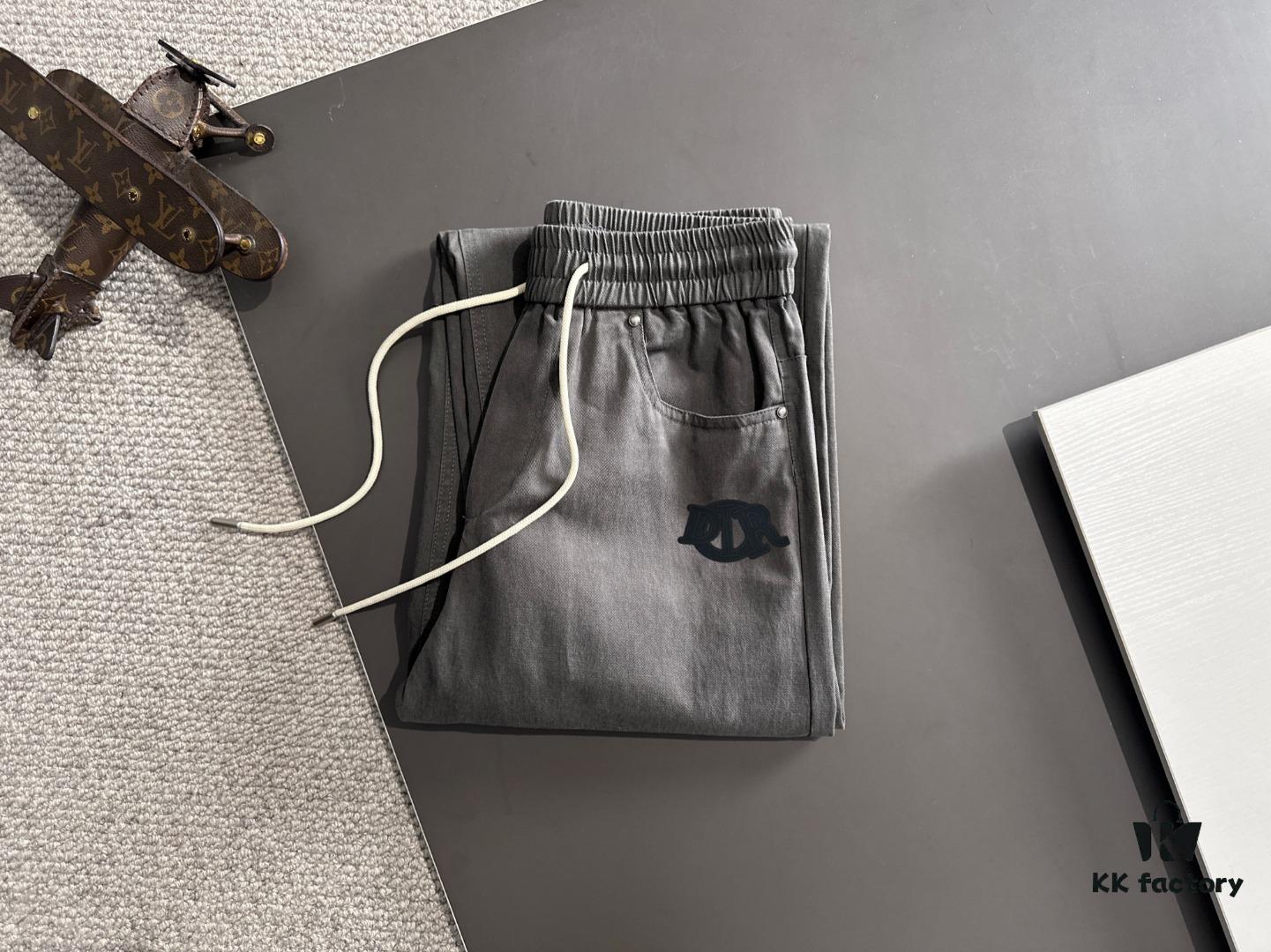 Dior 2025 Spring-Summer New Elastic Waist Casual Pants, Lightweight Custom Counter Fabric, Highly Breathable and Comfortable, Exquisite Details, Brand Design Concept, High Quality, Soft and Smooth Touch