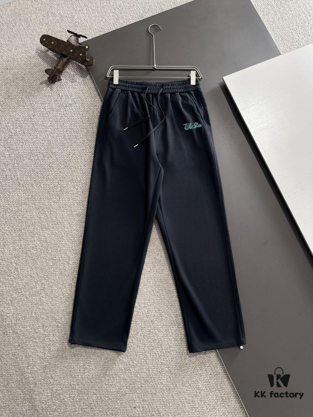Dior 2025 Spring/Summer New Arrival Elastic Waist Casual Pants, Lightweight Custom Counter Fabric, Highly Breathable and Comfortable, Exquisitely Designed with Brand Elements Reflecting High Quality and Refined Craftsmanship, Soft and Smooth to the Touch, Featuring a Leisure Cut with an Excellent Fit