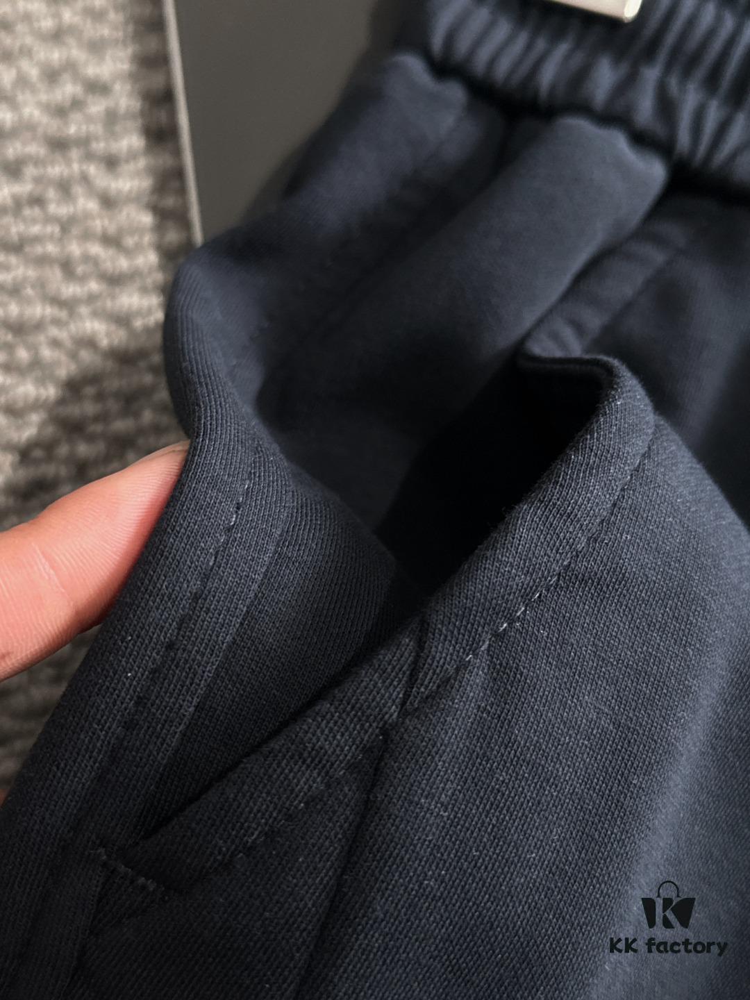 Dior 2025 Spring/Summer New Arrival Elastic Waist Casual Pants, Lightweight Custom Counter Fabric, Highly Breathable and Comfortable, Exquisitely Designed with Brand Elements Reflecting High Quality and Refined Craftsmanship, Soft and Smooth to the Touch, Featuring a Leisure Cut with an Excellent Fit