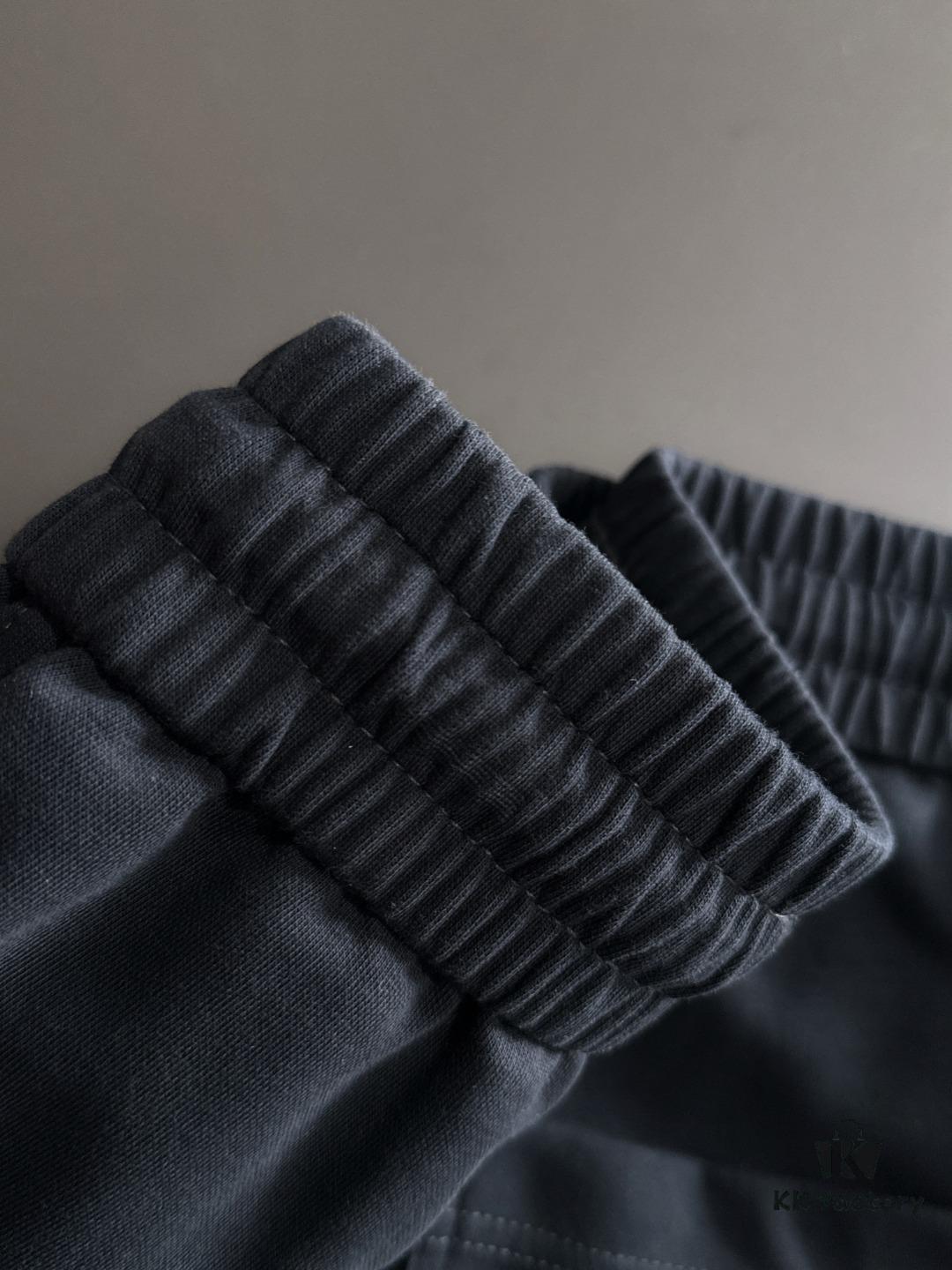 Dior 2025 Spring/Summer New Arrival Elastic Waist Casual Pants, Lightweight Custom Counter Fabric, Highly Breathable and Comfortable, Exquisitely Designed with Brand Elements Reflecting High Quality and Refined Craftsmanship, Soft and Smooth to the Touch, Featuring a Leisure Cut with an Excellent Fit