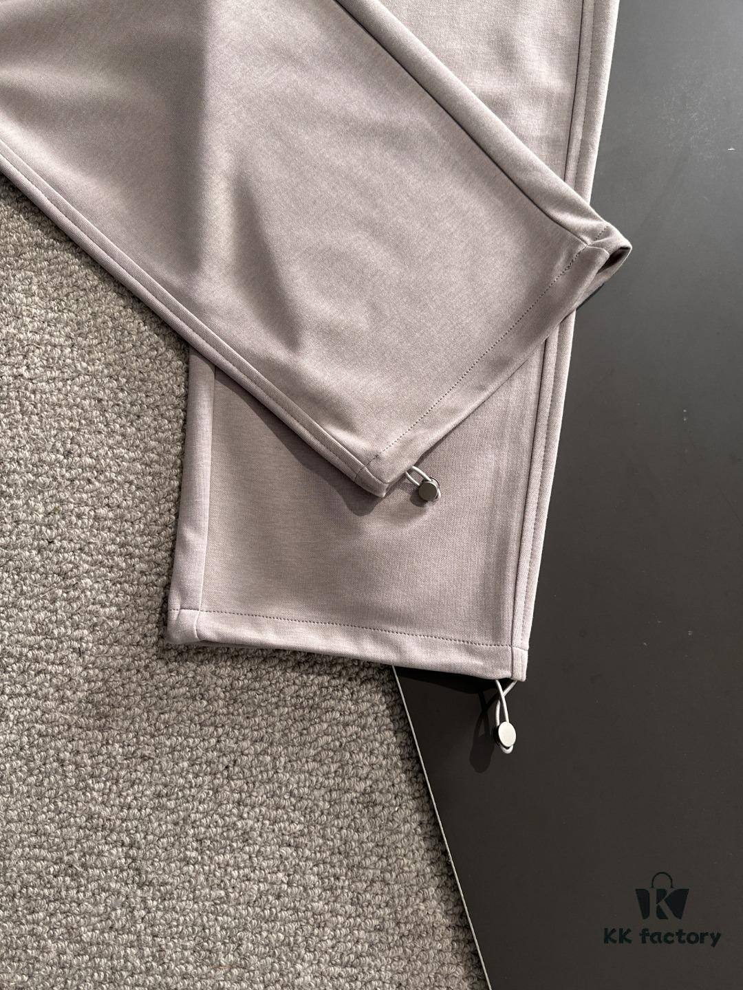 Dior 2025 Spring/Summer New Elastic Waist Casual Pants, Lightweight Custom Counter Fabric, Highly Breathable and Comfortable, Exquisite Details, Brand Design Concept Reflecting High Quality, Soft and Delicate Touch