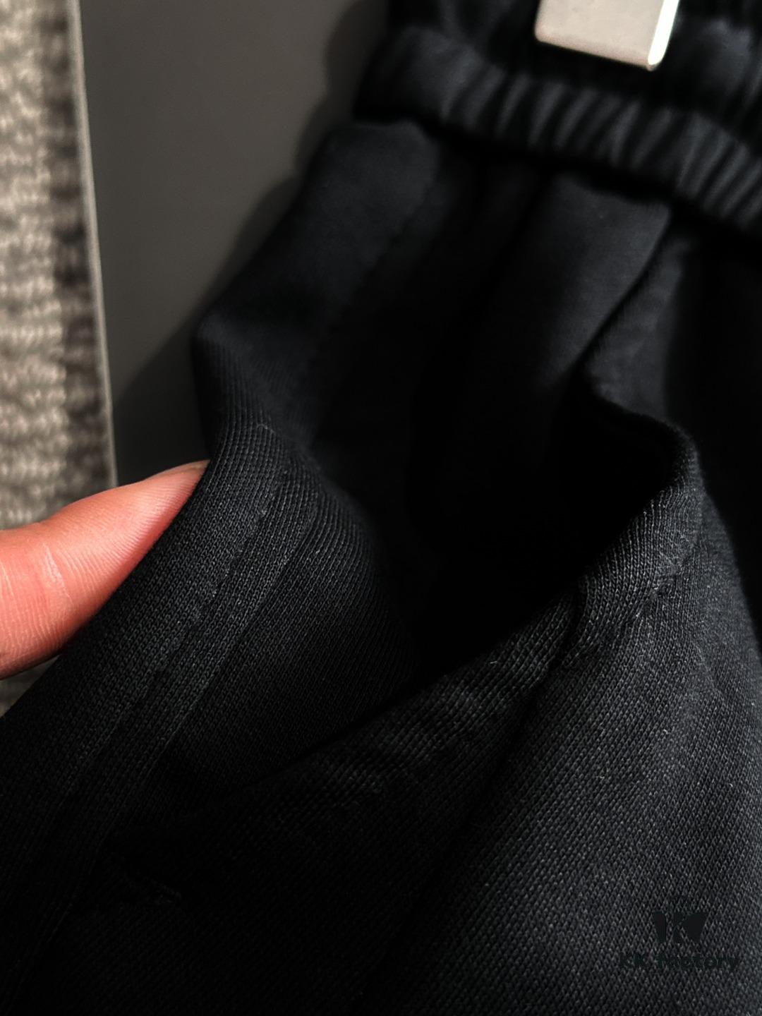 Dior 2025 Spring/Summer New Arrival Elastic Waist Casual Pants, Lightweight Premium Counter Custom Fabric, Highly Breathable and Comfortable, Exquisitely Designed with Brand Identity, Superior Quality, Soft and Smooth Touch, Stylish Relaxed Cut with Excellent Fit