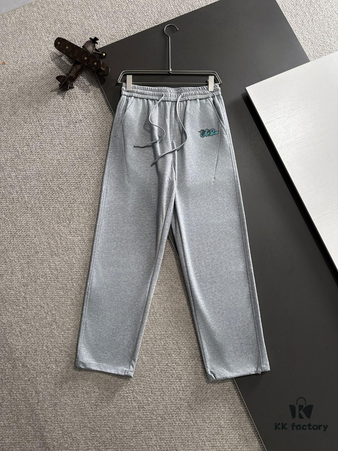 Dior 2025 Spring/Summer New Arrival Elastic Waist Casual Pants, Lightweight Custom Counter Fabric, Highly Breathable and Comfortable, Exquisitely Designed with Brand Elements Reflecting High Quality, Soft and Smooth Touch, Stylish Relaxed Cut with Excellent Fit