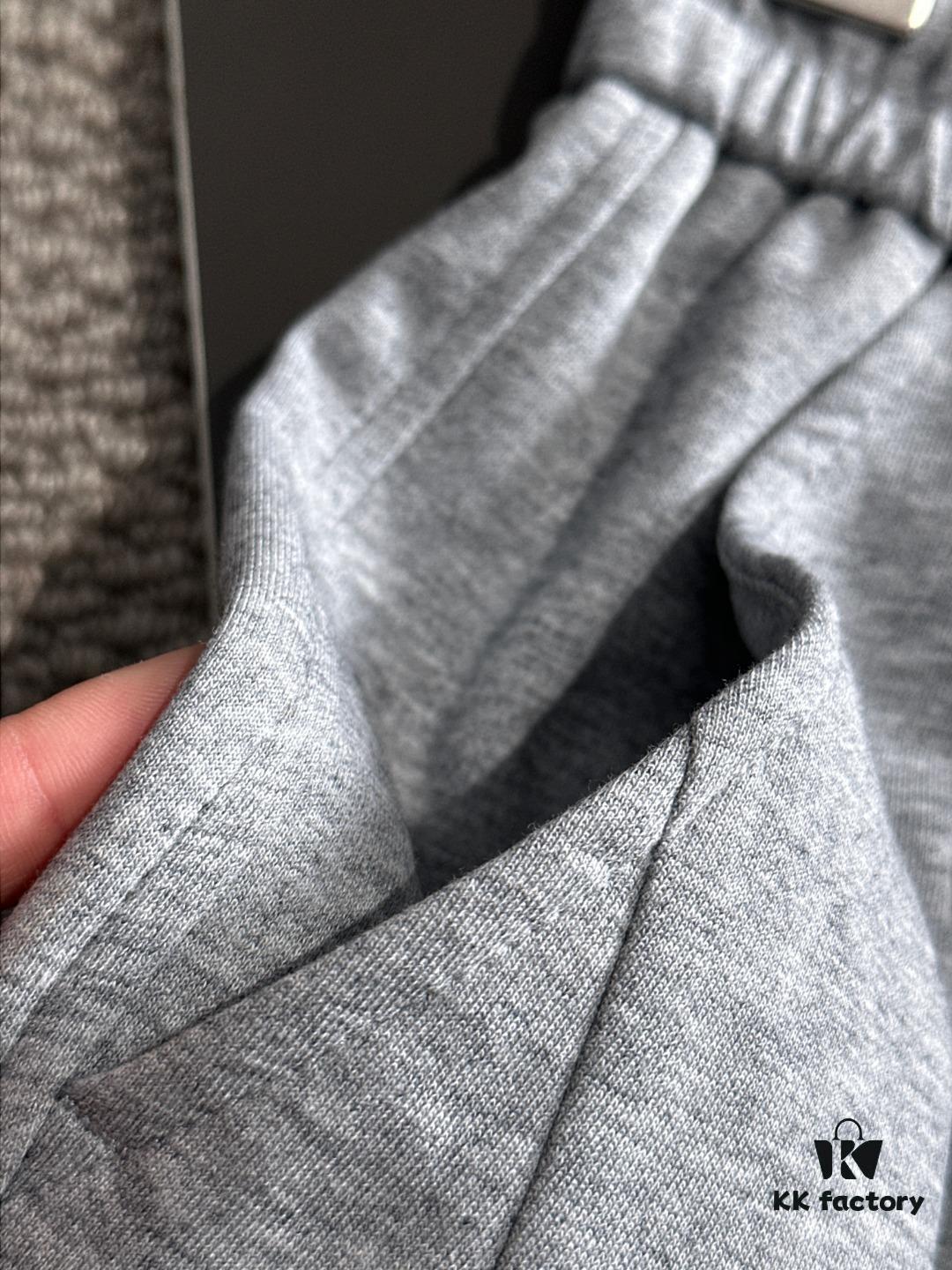 Dior 2025 Spring/Summer New Arrival Elastic Waist Casual Pants, Lightweight Custom Counter Fabric, Highly Breathable and Comfortable, Exquisitely Designed with Brand Elements Reflecting High Quality, Soft and Smooth Touch, Stylish Relaxed Cut with Excellent Fit