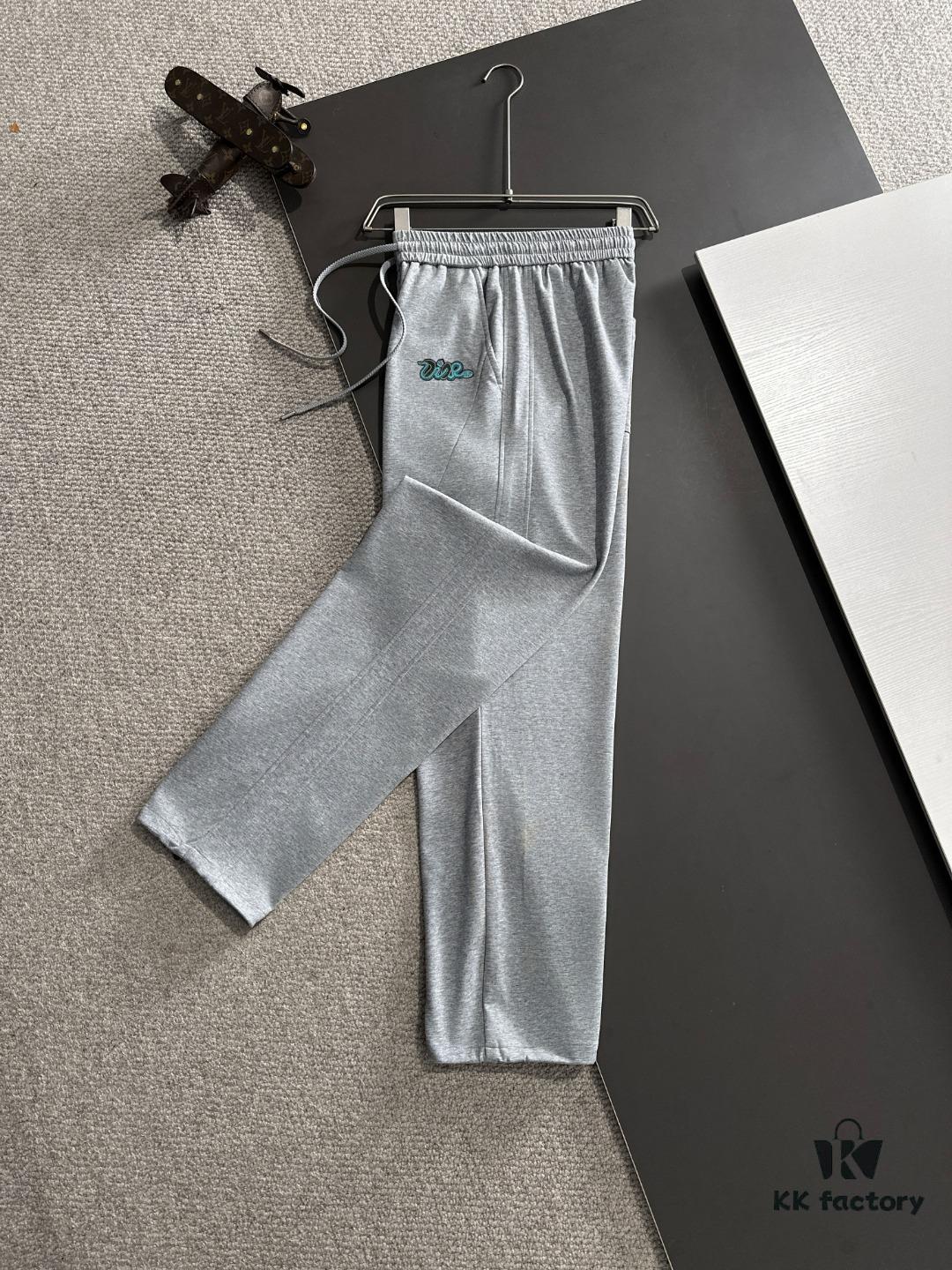 Dior 2025 Spring/Summer New Arrival Elastic Waist Casual Pants, Lightweight Custom Counter Fabric, Highly Breathable and Comfortable, Exquisitely Designed with Brand Elements Reflecting High Quality, Soft and Smooth Touch, Stylish Relaxed Cut with Excellent Fit