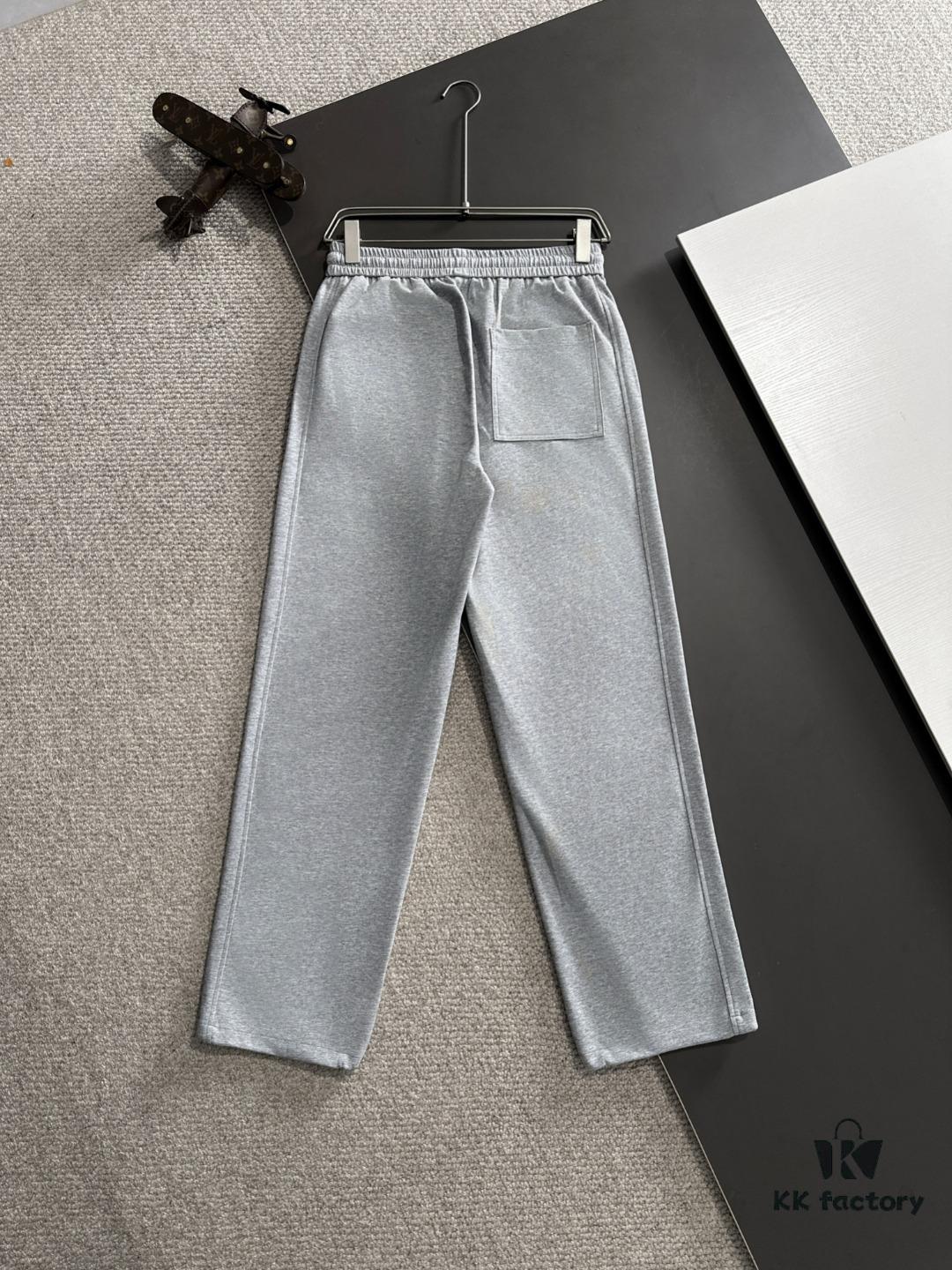 Dior 2025 Spring/Summer New Arrival Elastic Waist Casual Pants, Lightweight Custom Counter Fabric, Highly Breathable and Comfortable, Exquisitely Designed with Brand Elements Reflecting High Quality, Soft and Smooth Touch, Stylish Relaxed Cut with Excellent Fit