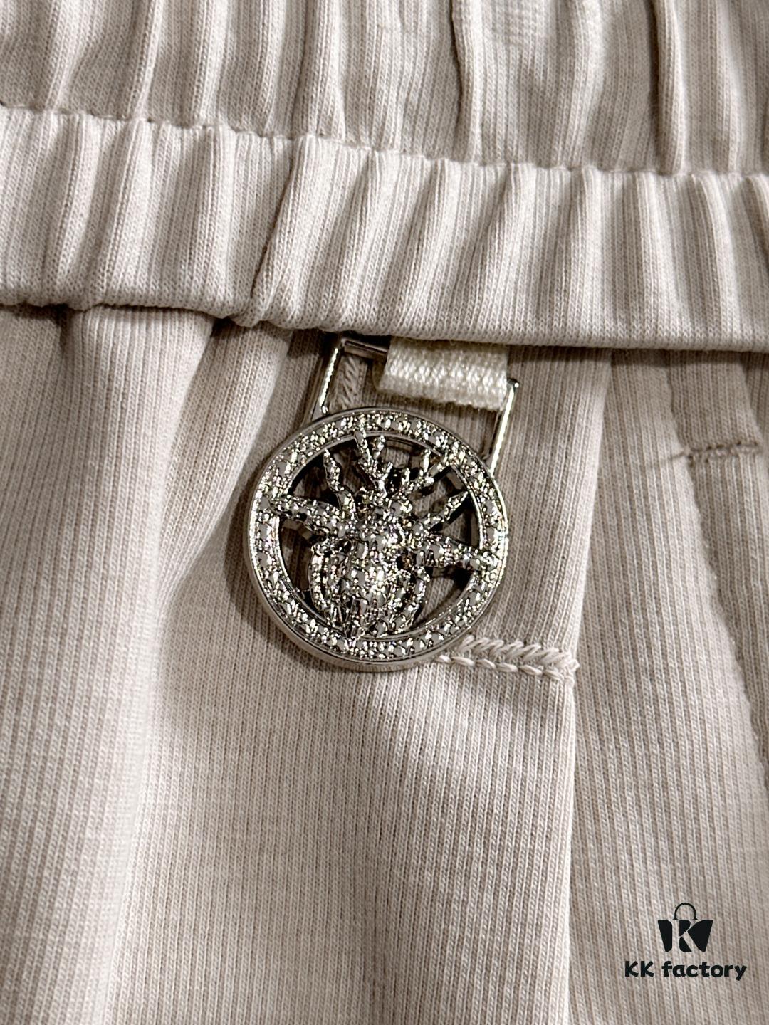 DIOR 2025 Spring/Summer New Arrival Elastic Waist Casual Pants, Lightweight Custom Counter Fabric, Highly Breathable and Comfortable, Exquisite Details, Brand-Inspired Design Concept, Premium Quality, Soft and Smooth Texture, Excellent Fit with Relaxed Tailoring