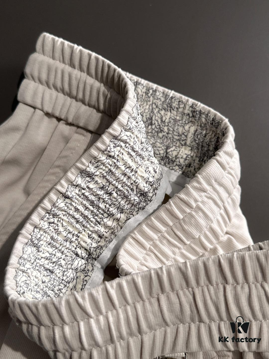 DIOR 2025 Spring/Summer New Arrival Elastic Waist Casual Pants, Lightweight Custom Counter Fabric, Highly Breathable and Comfortable, Exquisite Details, Brand-Inspired Design Concept, Premium Quality, Soft and Smooth Texture, Excellent Fit with Relaxed Tailoring