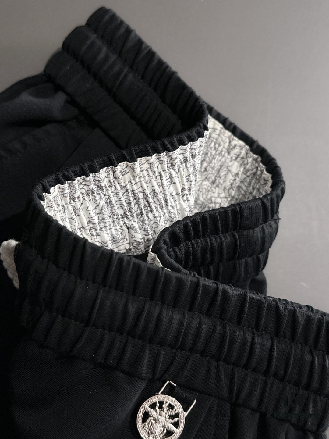 DIOR 2025 Spring/Summer New Arrival Elastic Waist Casual Pants, Lightweight Custom Counter Fabric, Highly Breathable and Comfortable, Exquisitely Designed with Brand Elements for Premium Quality, Soft and Smooth Touch, Stylish Relaxed Cut with Excellent Fit