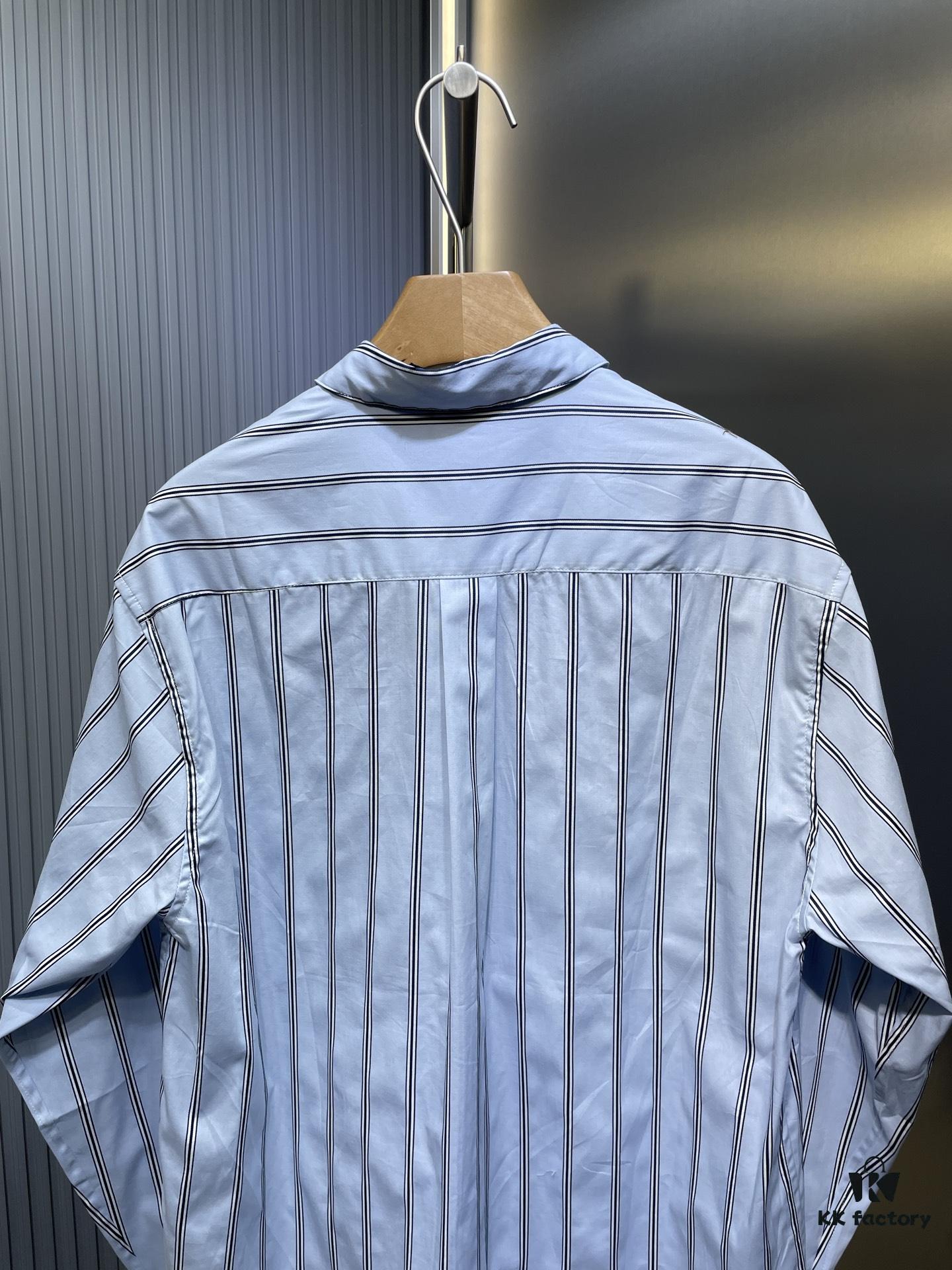 DR🔥Dior Men's Collection Fashion Show Debut, Stylishly Tailored Blue Striped Cotton Workwear-Inspired Oversized Jacket with Christian Couture Embroidery, Unisex Design