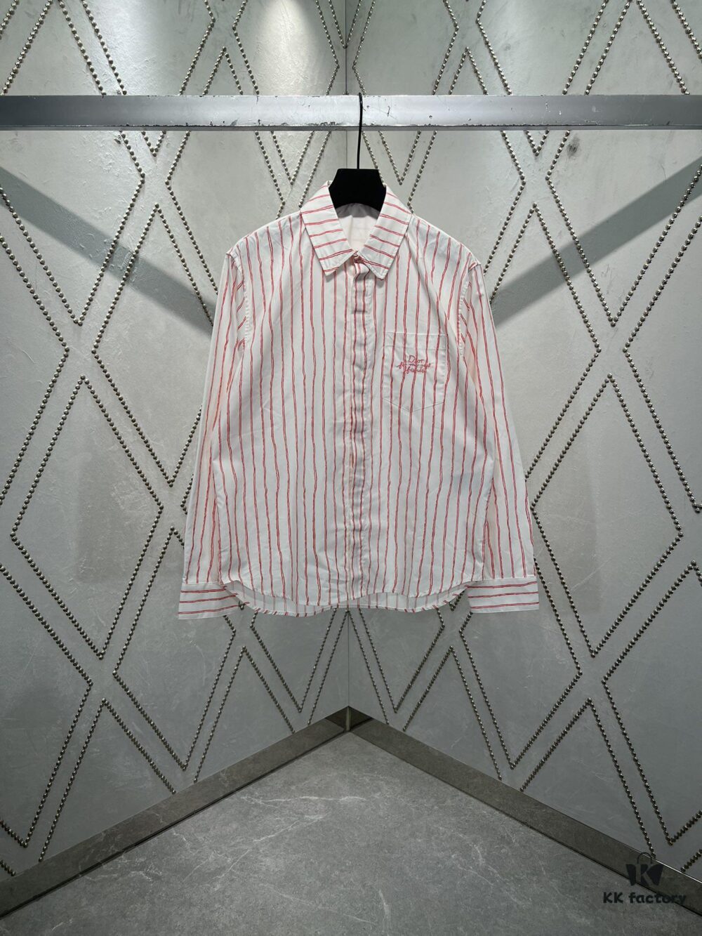 Dior 25ss New Arrival Shirt Combines Modern Style with Traditional Elegance, Crafted from White Cotton Poplin with Pink Stripes, Featuring the Dior For My Real Friends Logo from the DIOR AND HYLTON NEL Collaboration Series