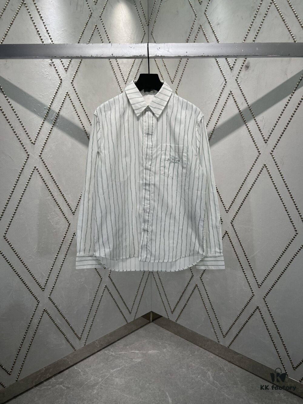 Dior 25SS New Arrival Shirt Combines Modern Elegance with Timeless Aesthetics