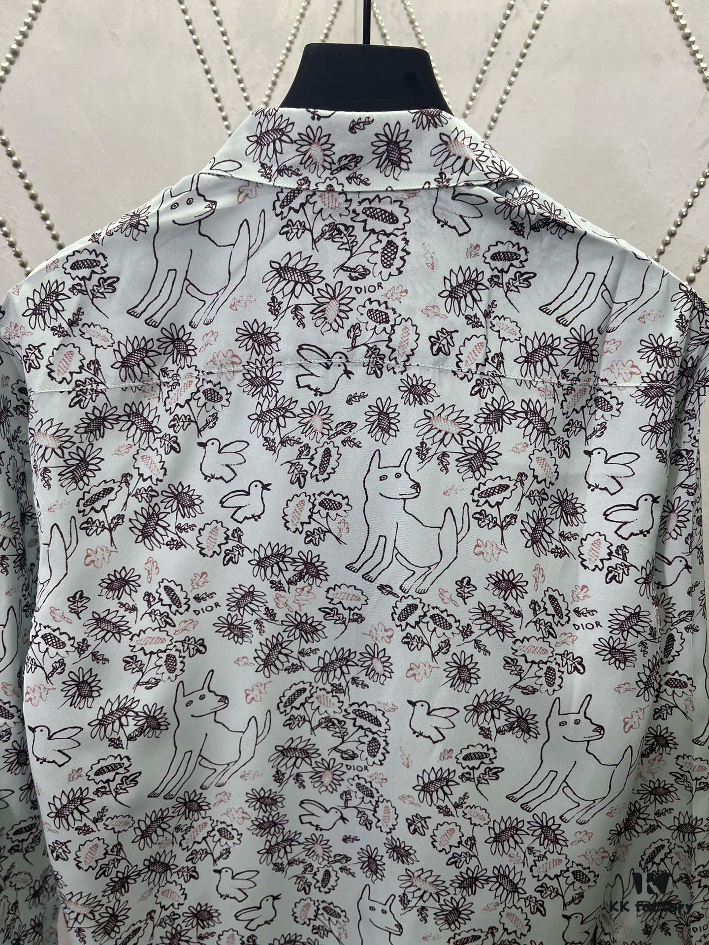 Dior 25ss New Arrival Shirt from the DIOR AND HYLTON NEL Collaboration Collection, Interpreting the Artist's Artistic Vision. Crafted from Green Mulberry Silk Twill with Classic Tailoring and Concealed Button Closure, Stylish Design Perfectly Matches Other Pieces from This Limited Series