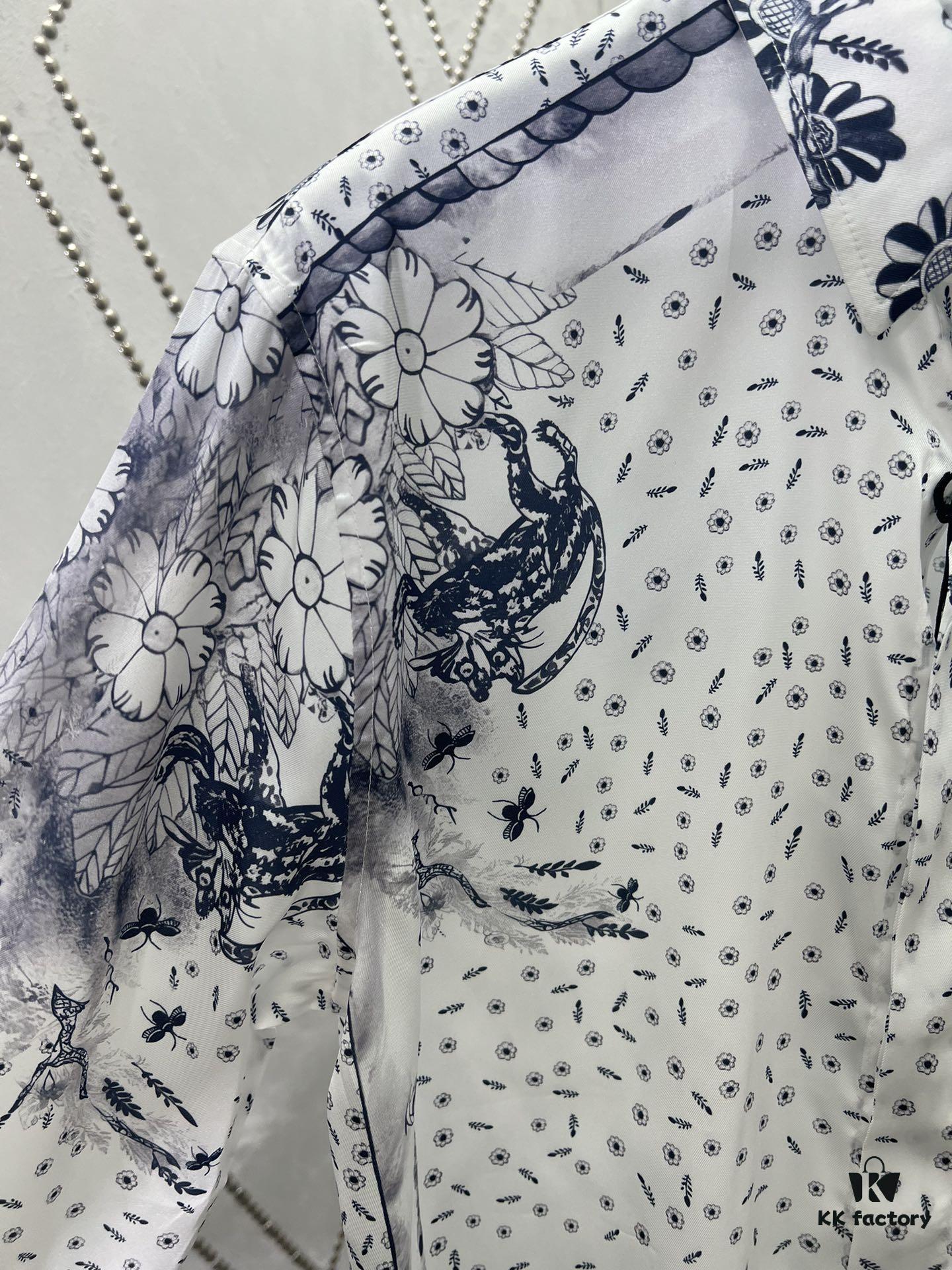 Dior 25SS New Arrival Shirt from the DIOR AND HYLTON NEL Collaboration Collection, Interpreting the Artist's Artistic Vision. Crafted from White Mulberry Silk Twill, Featuring an Oversized Silhouette and Concealed Button Closure. Stylish Design Perfectly Matches Other Pieces from This Limited Series