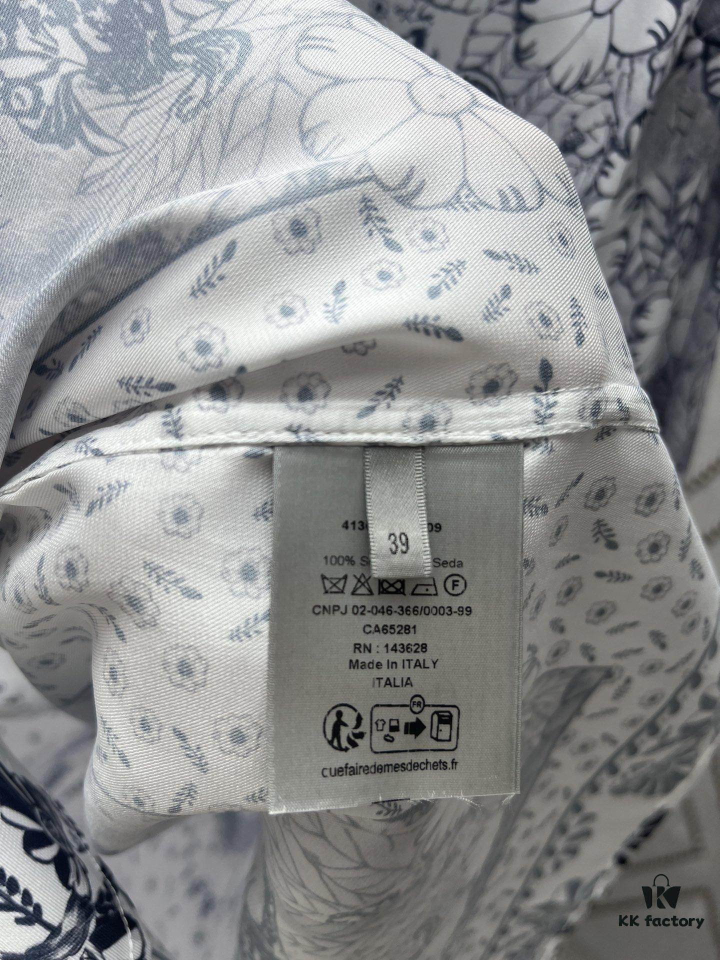 Dior 25SS New Arrival Shirt from the DIOR AND HYLTON NEL Collaboration Collection, Interpreting the Artist's Artistic Vision. Crafted from White Mulberry Silk Twill, Featuring an Oversized Silhouette and Concealed Button Closure. Stylish Design Perfectly Matches Other Pieces from This Limited Series