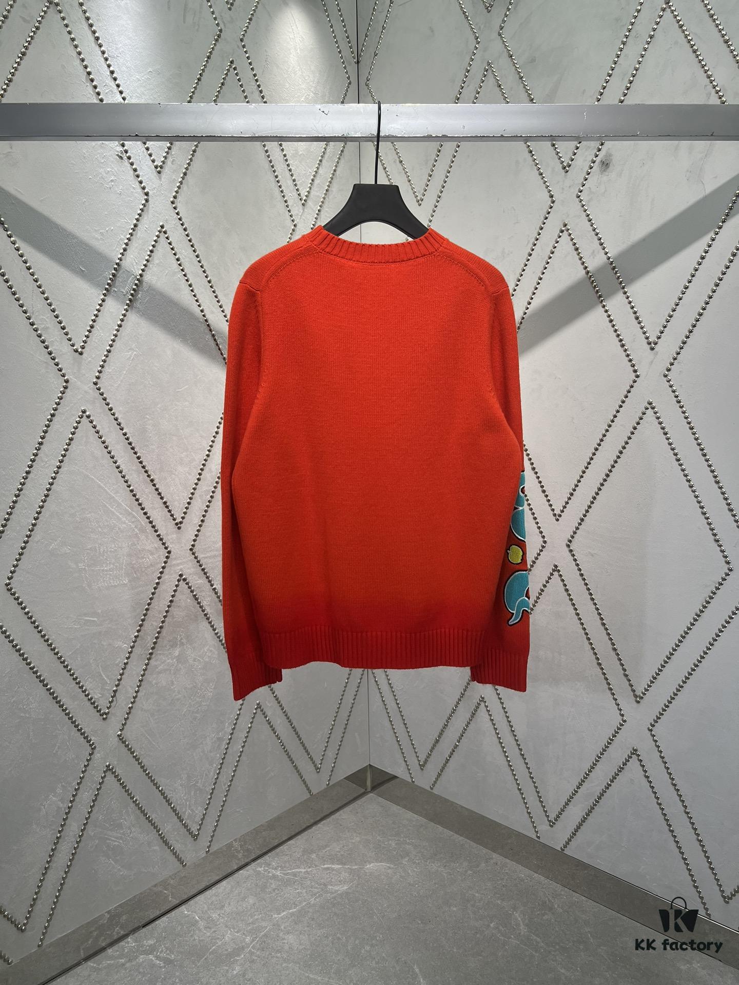 DIOR 25SS New Arrival Knitwear from the DIOR AND KAWS Limited Collection. Crafted from red and burgundy wool knit fabric, one sleeve features the DIOR AND KAWS signature embroidery, reinterpreting the Dior logo with a vibrant serpentine motif. The hem and cuffs feature contrasting details, perfect for pairing with classic jeans or shorts to create a striking look.