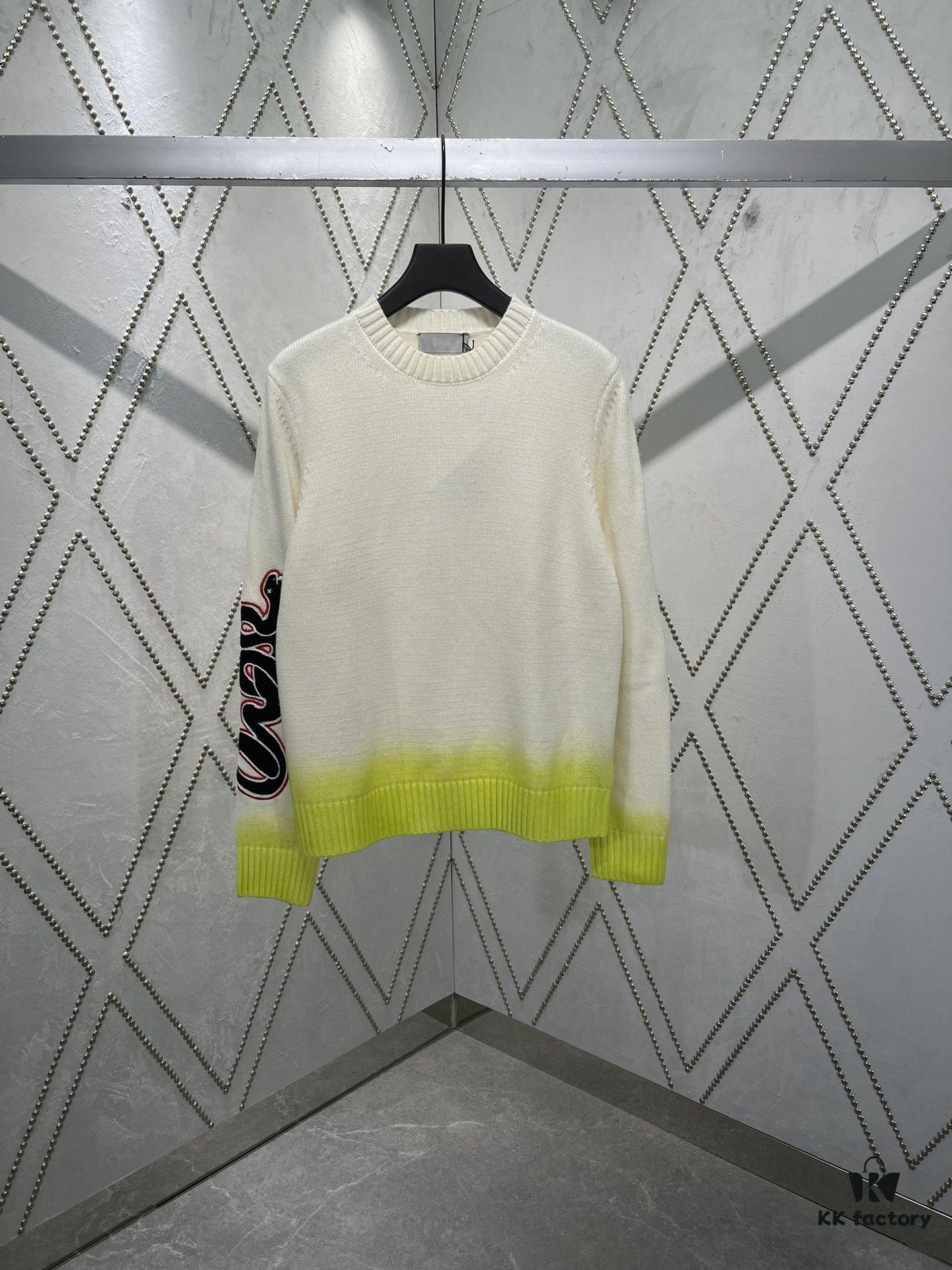 Dior 25SS New Arrival Knitwear from the DIOR AND KAWS Limited Edition Collection. Crafted from white and yellow wool knit fabric, one sleeve features the DIOR AND KAWS signature embroidery, reinterpreting the Dior logo with a colorful serpentine design. The hem and cuffs are finished with contrasting details, perfect for pairing with classic jeans or shorts to create a striking look.