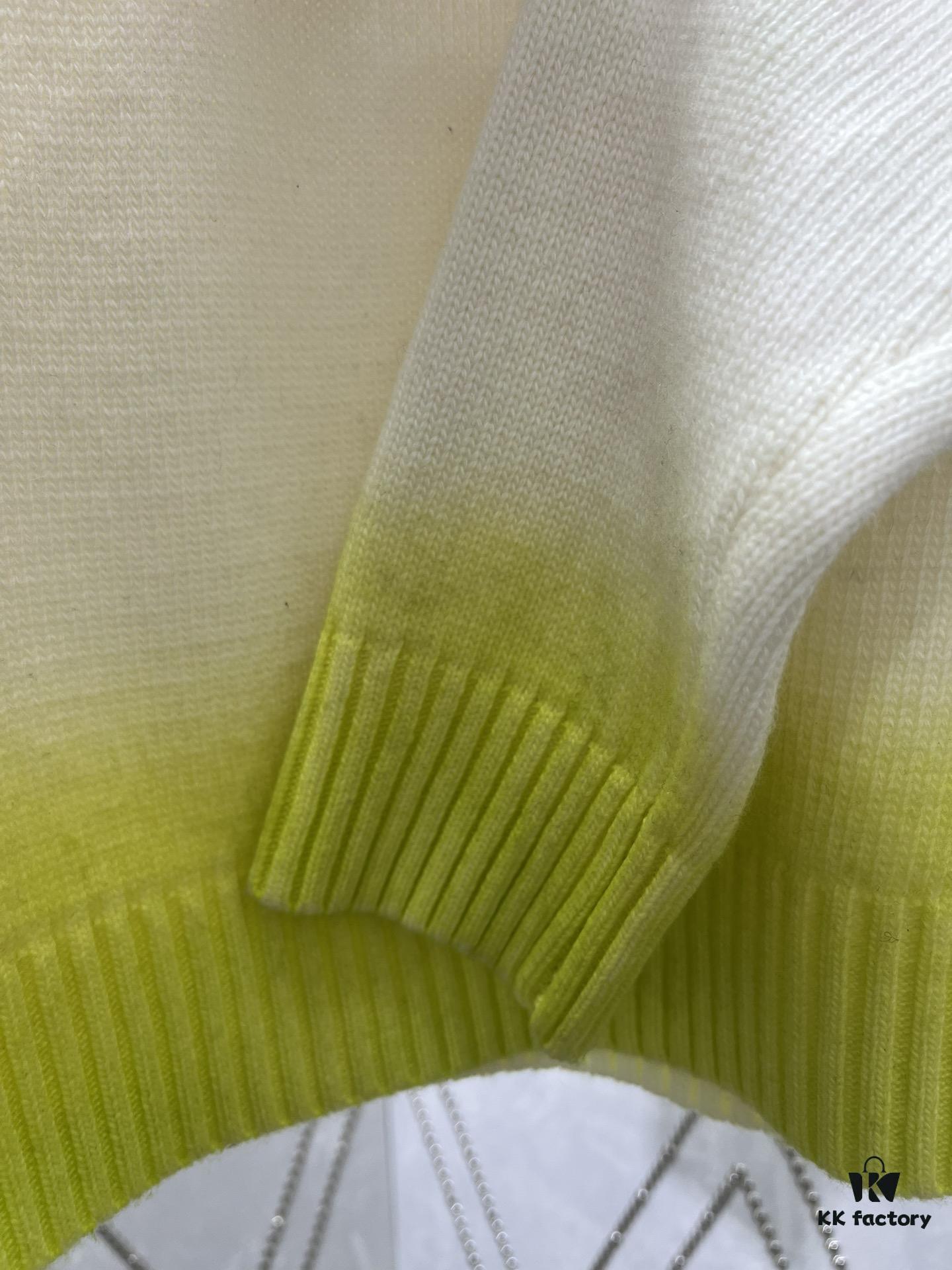 Dior 25SS New Arrival Knitwear from the DIOR AND KAWS Limited Edition Collection. Crafted from white and yellow wool knit fabric, one sleeve features the DIOR AND KAWS signature embroidery, reinterpreting the Dior logo with a colorful serpentine design. The hem and cuffs are finished with contrasting details, perfect for pairing with classic jeans or shorts to create a striking look.