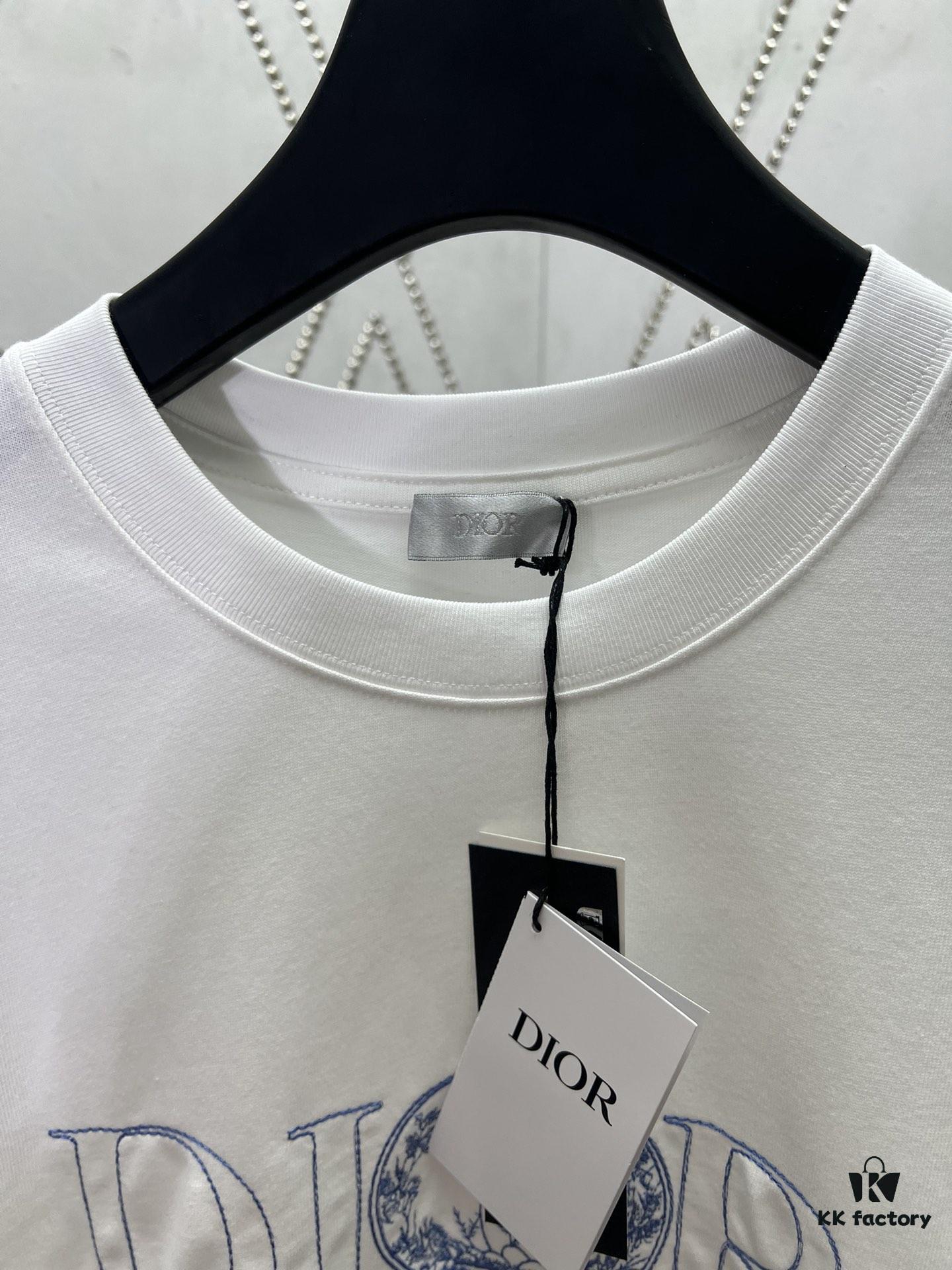 Dior 25ss New Arrival T-Shirt Featuring Signature Motif from the Dior and Hylton Nel Collaboration Collection This Season. Crafted from Premium White Cotton Jersey, This Classic Silhouette Boasts a Ribbed Round Neckline and Embroidered Detailing on the Chest for Elevated Style. Designed with a Relaxed Fit, Perfectly Paired with Sweatpants or Jeans.