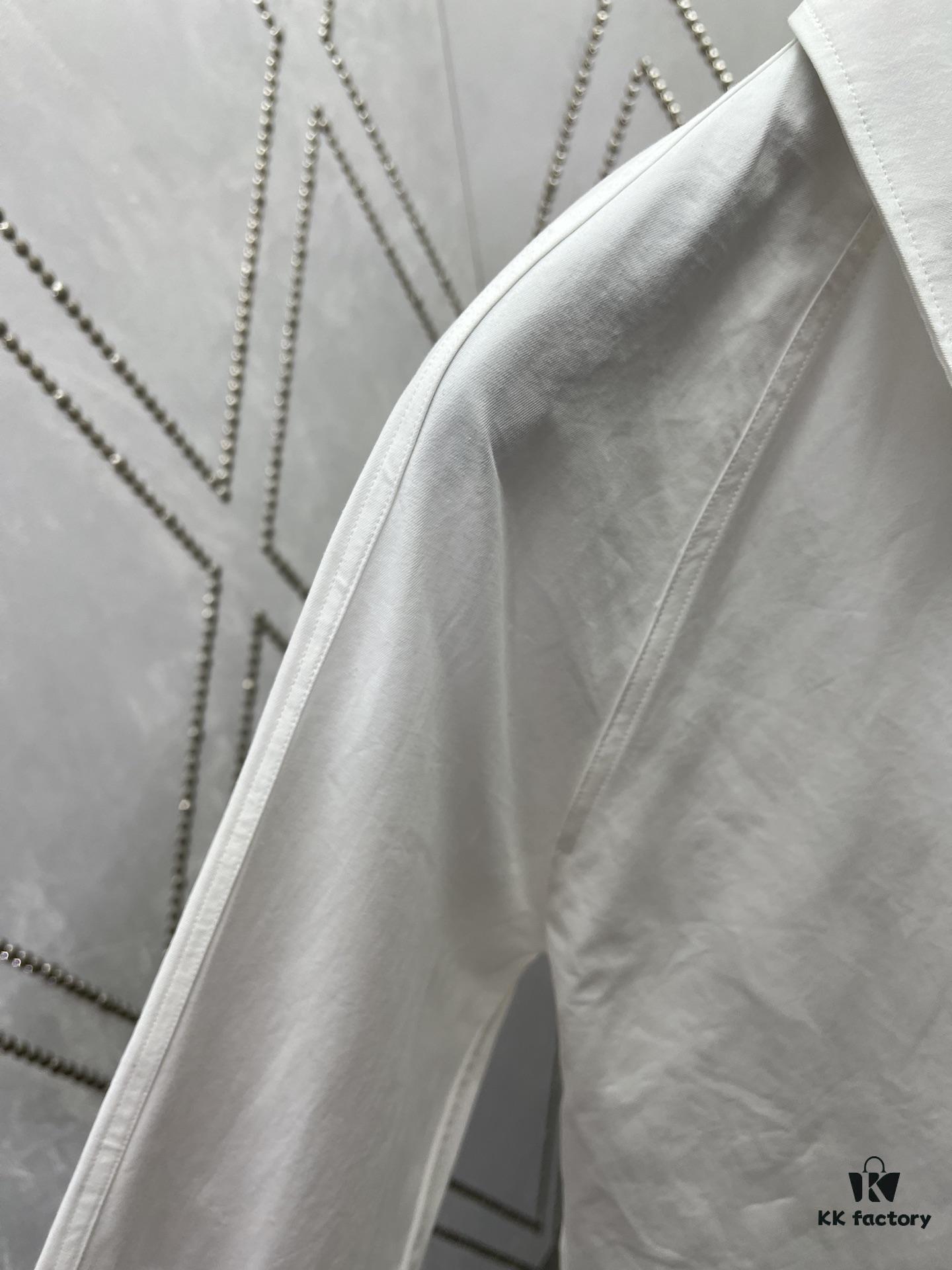 Dior 25SS New Arrival Zip Shirt Featuring the Dior For My Real Friends Logo from the DIOR AND HYLTON NEL Collaboration Collection, Crafted in White Cotton Twill with a Full Metal Zip Closure and Buttoned Flap Pocket at the Chest, Stylish Design for a Refined Modern Casual Look