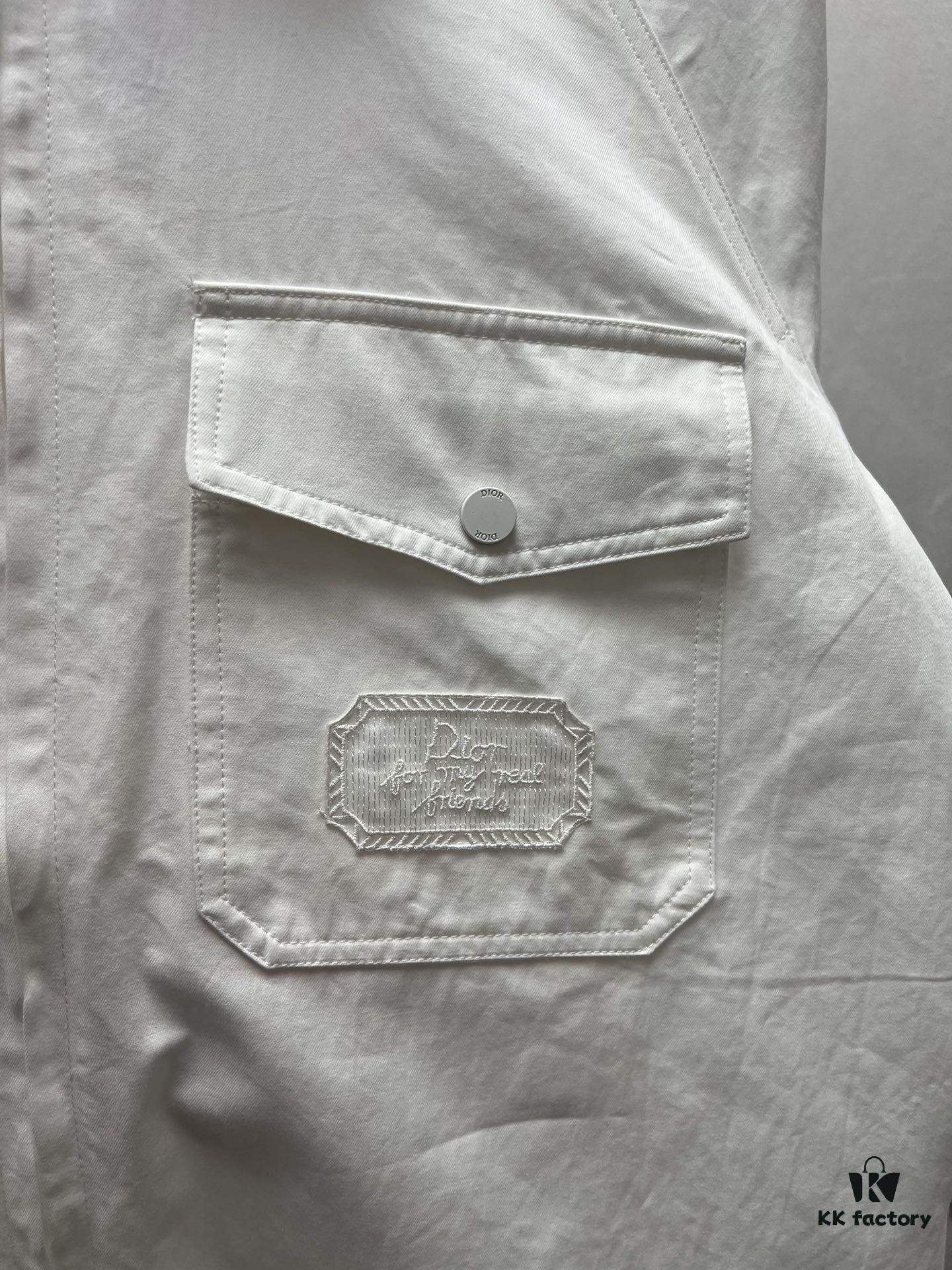 Dior 25SS New Arrival Zip Shirt Featuring the Dior For My Real Friends Logo from the DIOR AND HYLTON NEL Collaboration Collection, Crafted in White Cotton Twill with a Full Metal Zip Closure and Buttoned Flap Pocket at the Chest, Stylish Design for a Refined Modern Casual Look