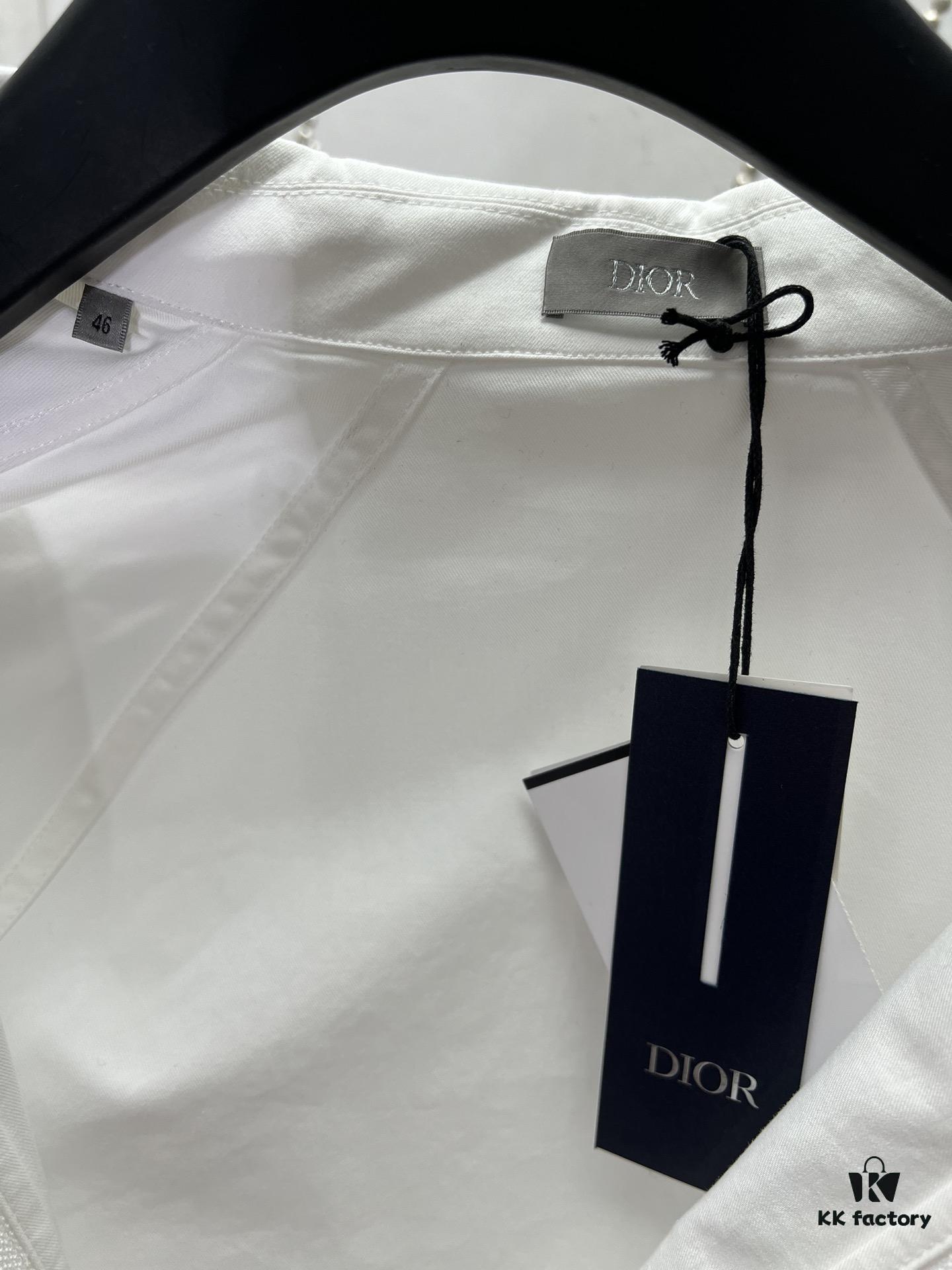 Dior 25SS New Arrival Zip Shirt Featuring the Dior For My Real Friends Logo from the DIOR AND HYLTON NEL Collaboration Collection, Crafted in White Cotton Twill with a Full Metal Zip Closure and Buttoned Flap Pocket at the Chest, Stylish Design for a Refined Modern Casual Look
