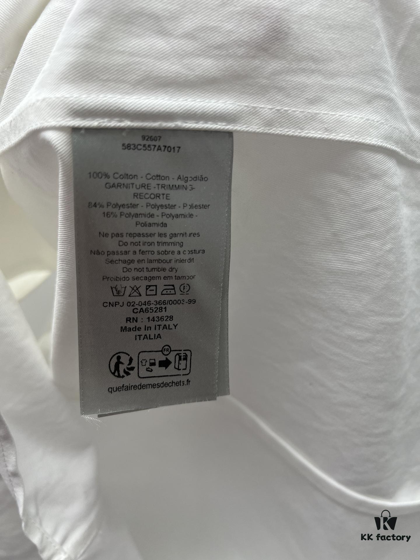 Dior 25SS New Arrival Zip Shirt Featuring the Dior For My Real Friends Logo from the DIOR AND HYLTON NEL Collaboration Collection, Crafted in White Cotton Twill with a Full Metal Zip Closure and Buttoned Flap Pocket at the Chest, Stylish Design for a Refined Modern Casual Look