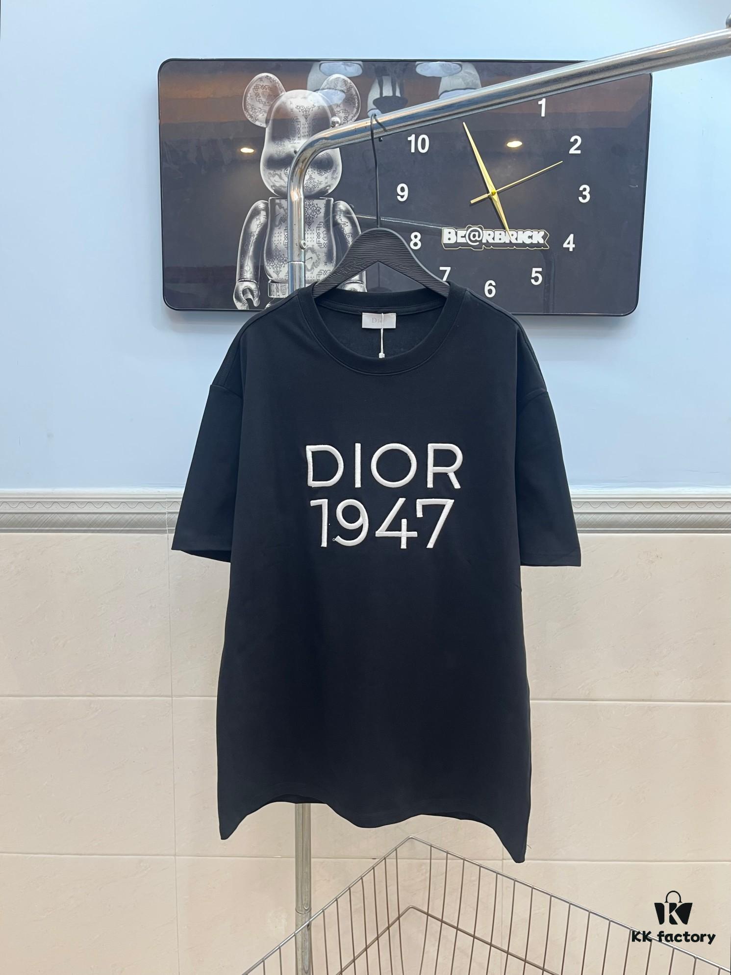 DIOR Dior Embroidered Round Neck Short Sleeve T-Shirt, 280g Double-Layer Pure Cotton Fabric, Exquisite Thousands-of-Needle Embroidery on Chest, Soft and Comfortable Fit, Premium Three-Label Version, Unisex Design