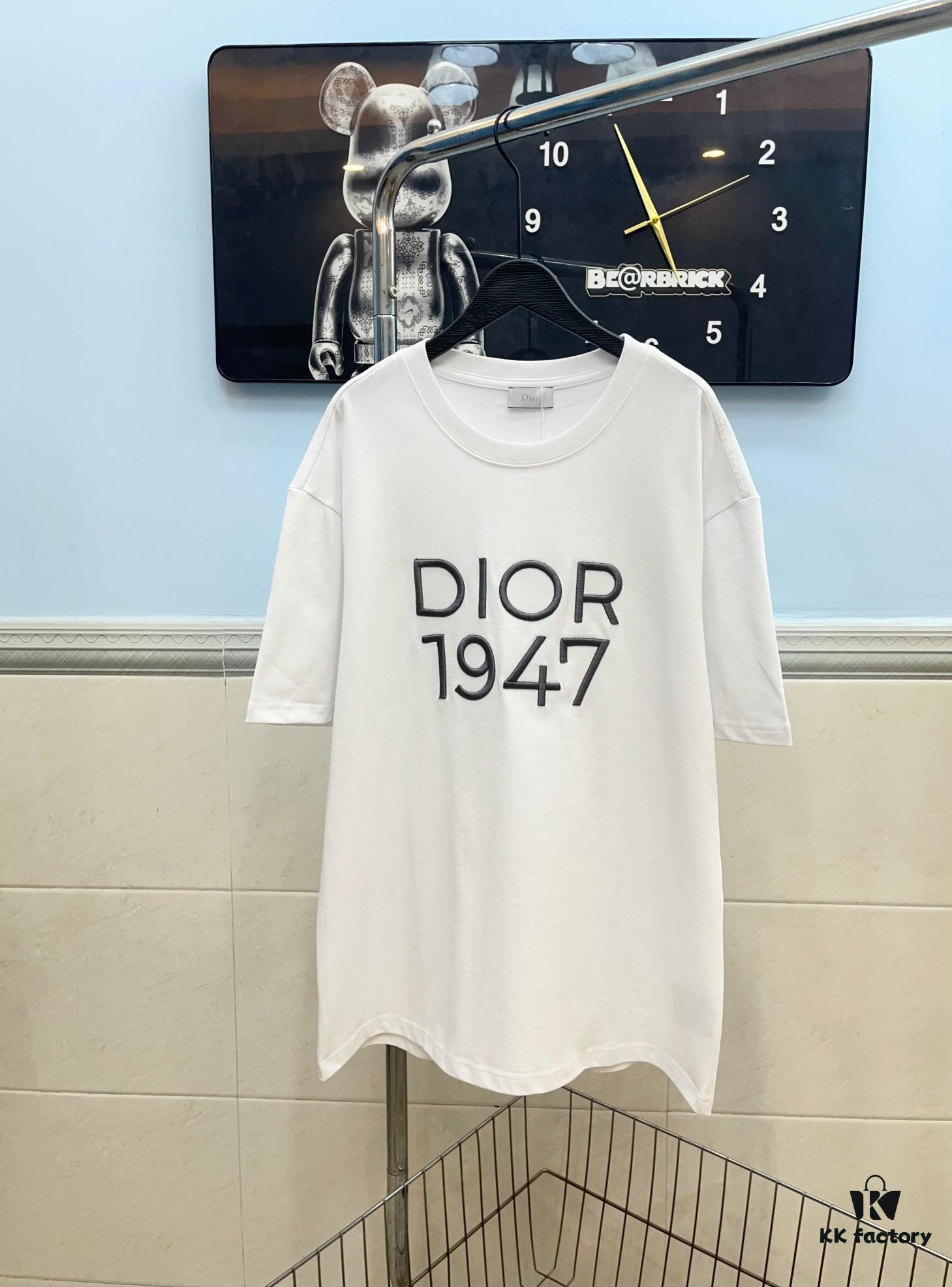 DIOR Dior Embroidered Round Neck Short Sleeve T-Shirt, 280g Double-Layer Pure Cotton Fabric, Exquisite Thousands-of-Needle Embroidery on Chest, Soft and Comfortable Fit, Premium Three-Label Version, Unisex Design