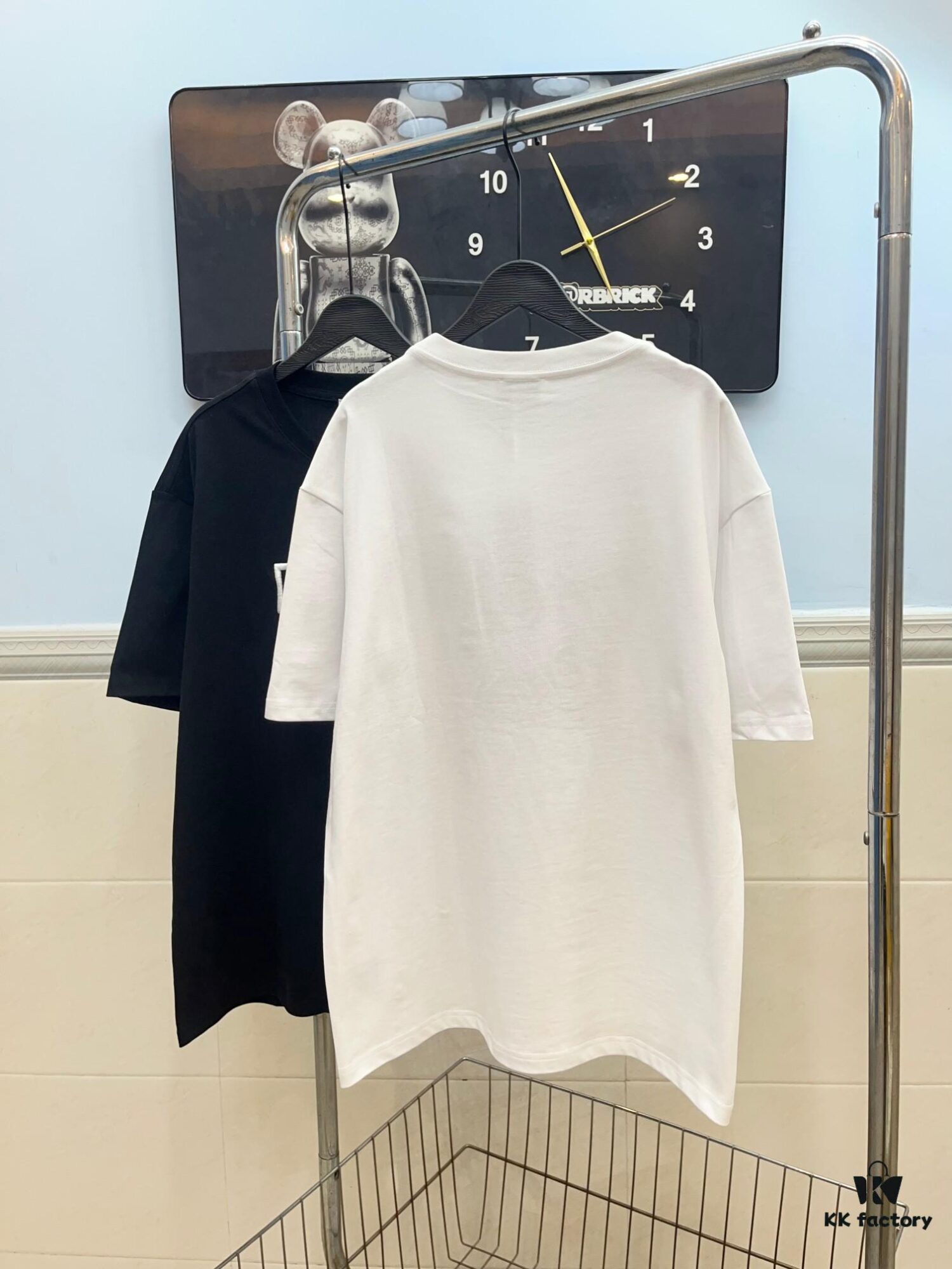 DIOR Dior Embroidered Round Neck Short Sleeve T-Shirt, 280g Double-Layer Pure Cotton Fabric, Exquisite Thousands-of-Needle Embroidery on Chest, Soft and Comfortable Fit, Premium Three-Label Version, Unisex Design