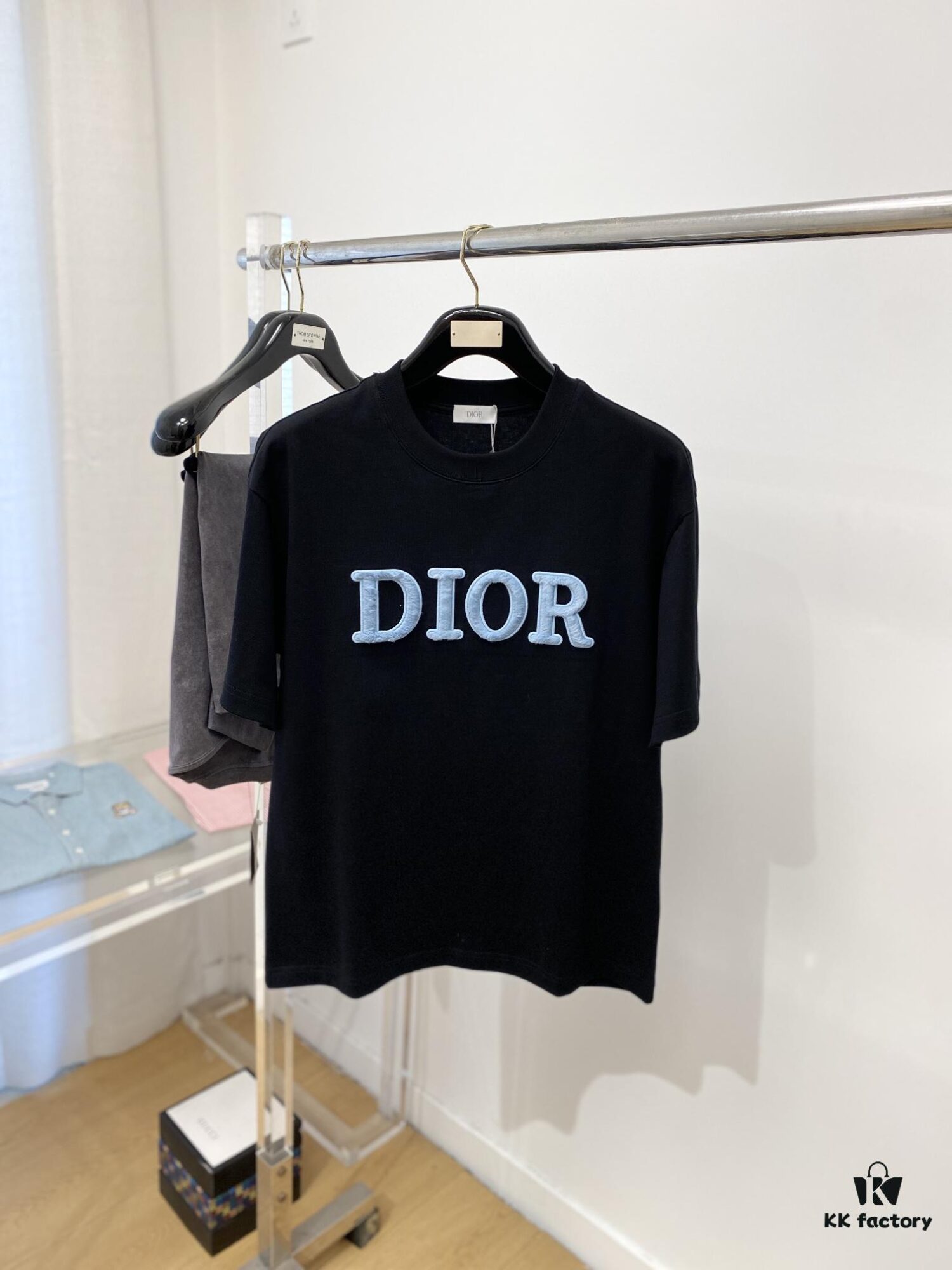 Dior 2025 Latest Short Sleeve T-Shirt, Stylish and Fashionable with Exquisite Embroidered Logo on Chest, Simple and Versatile Design