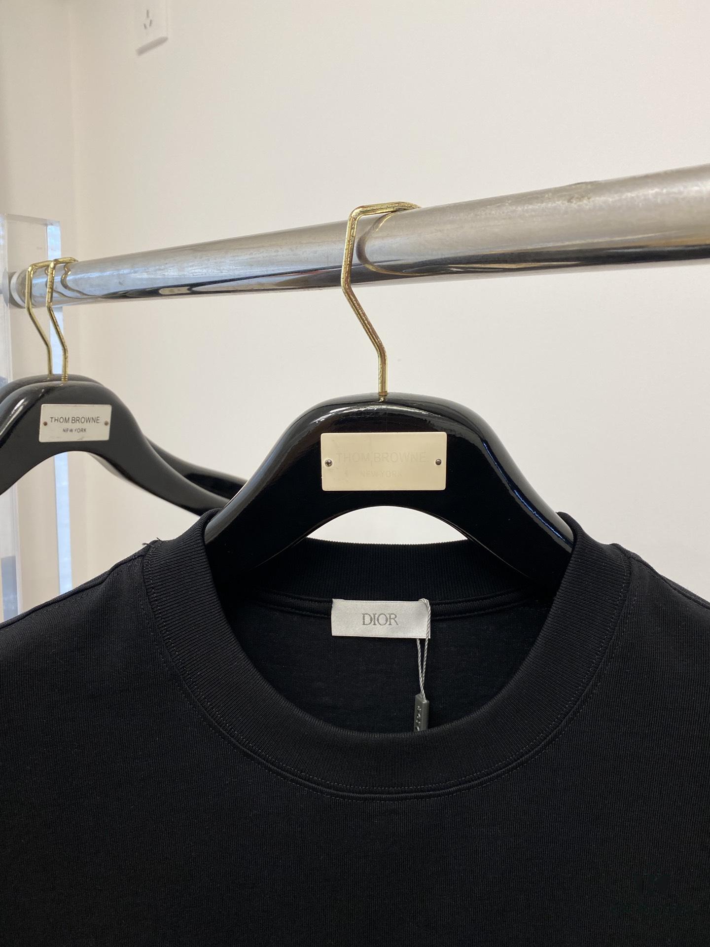 Dior 2025 Latest Short Sleeve T-Shirt, Stylish and Fashionable with Exquisite Embroidered Logo on Chest, Simple and Versatile Design