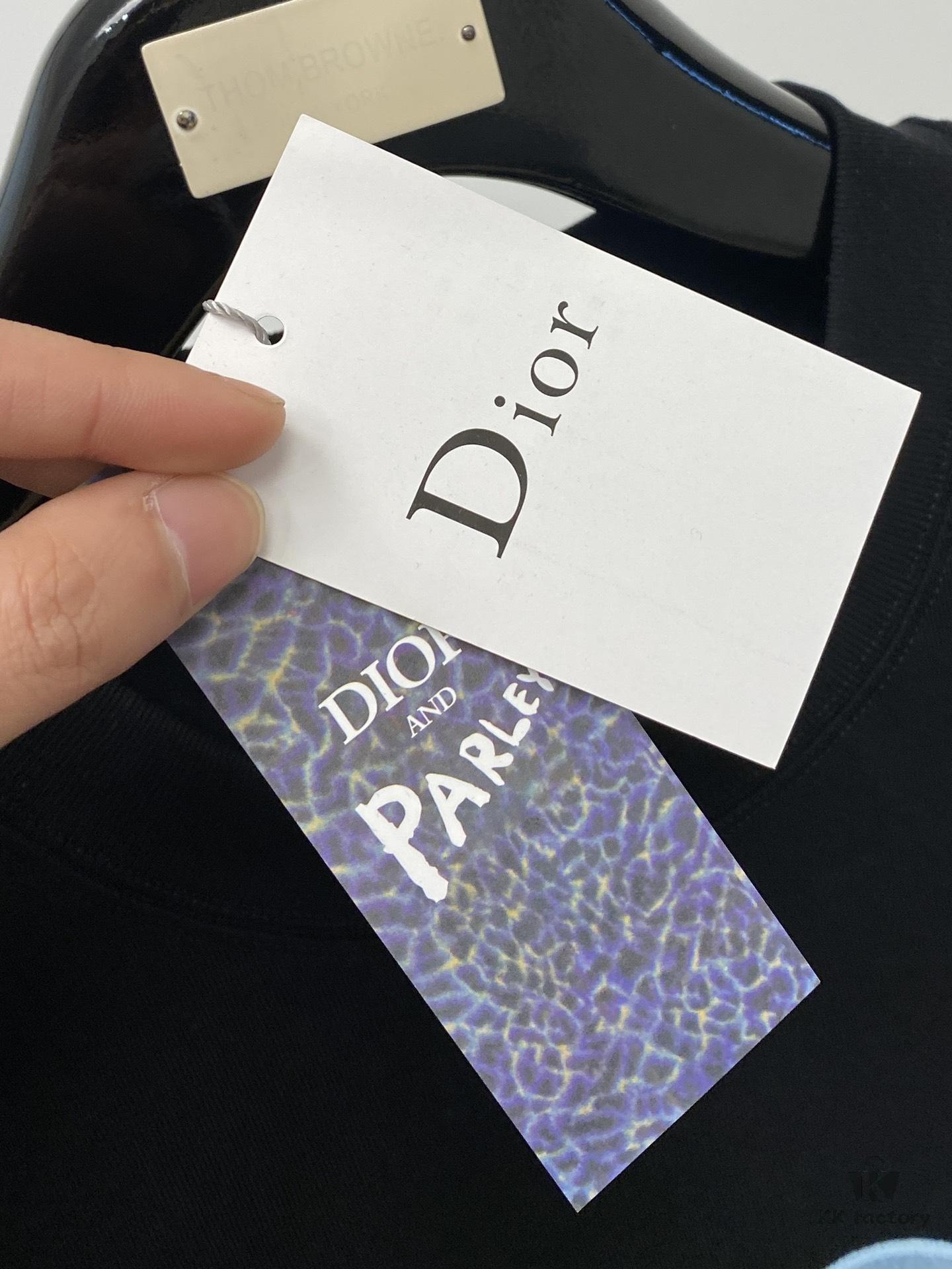 Dior 2025 Latest Short Sleeve T-Shirt, Stylish and Fashionable with Exquisite Embroidered Logo on Chest, Simple and Versatile Design