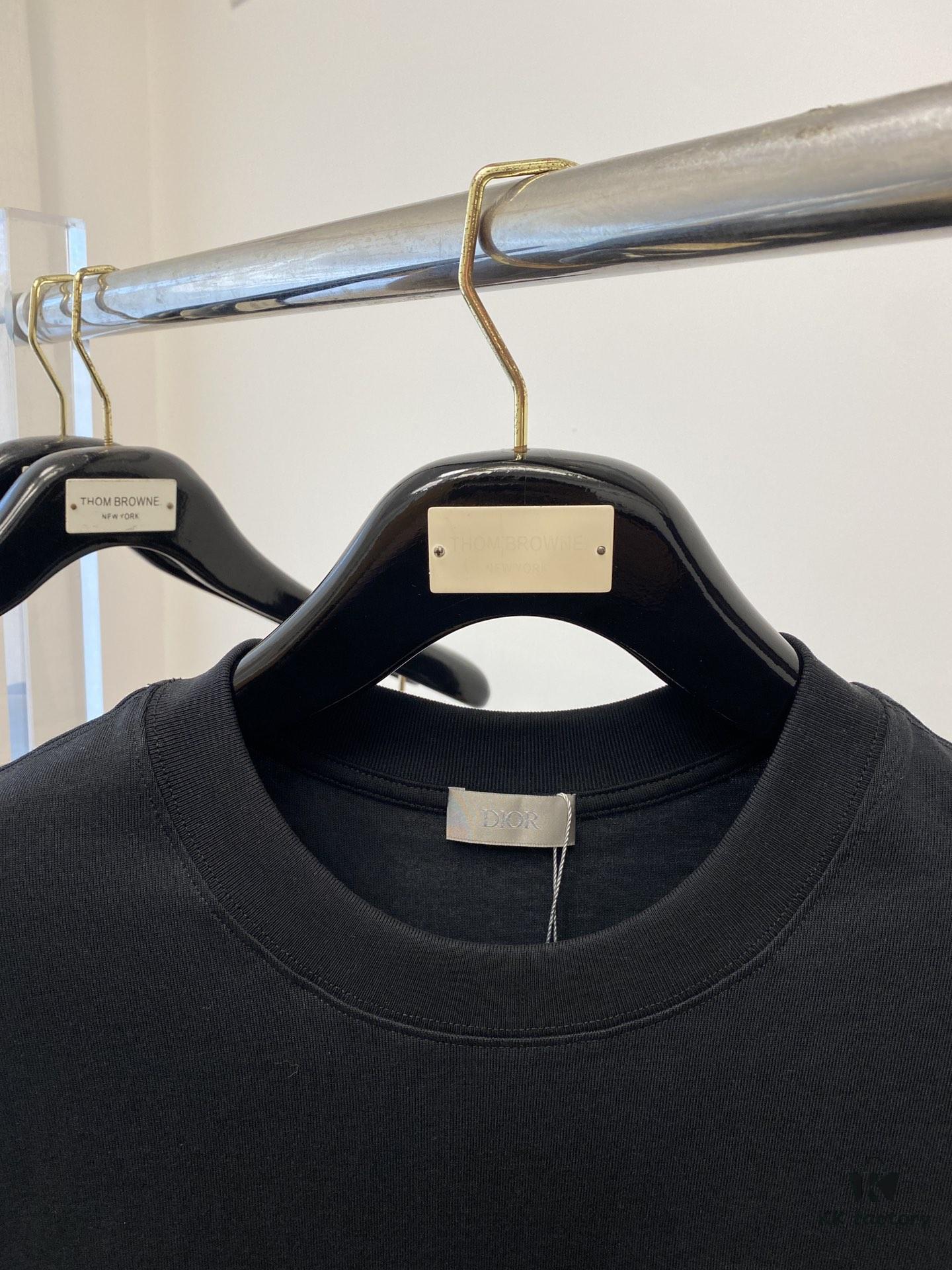 Dior 2025 Latest Short Sleeve T-Shirt, Stylish and Fashionable with Exquisite Embroidered Logo on Chest, Minimalist and Versatile Design